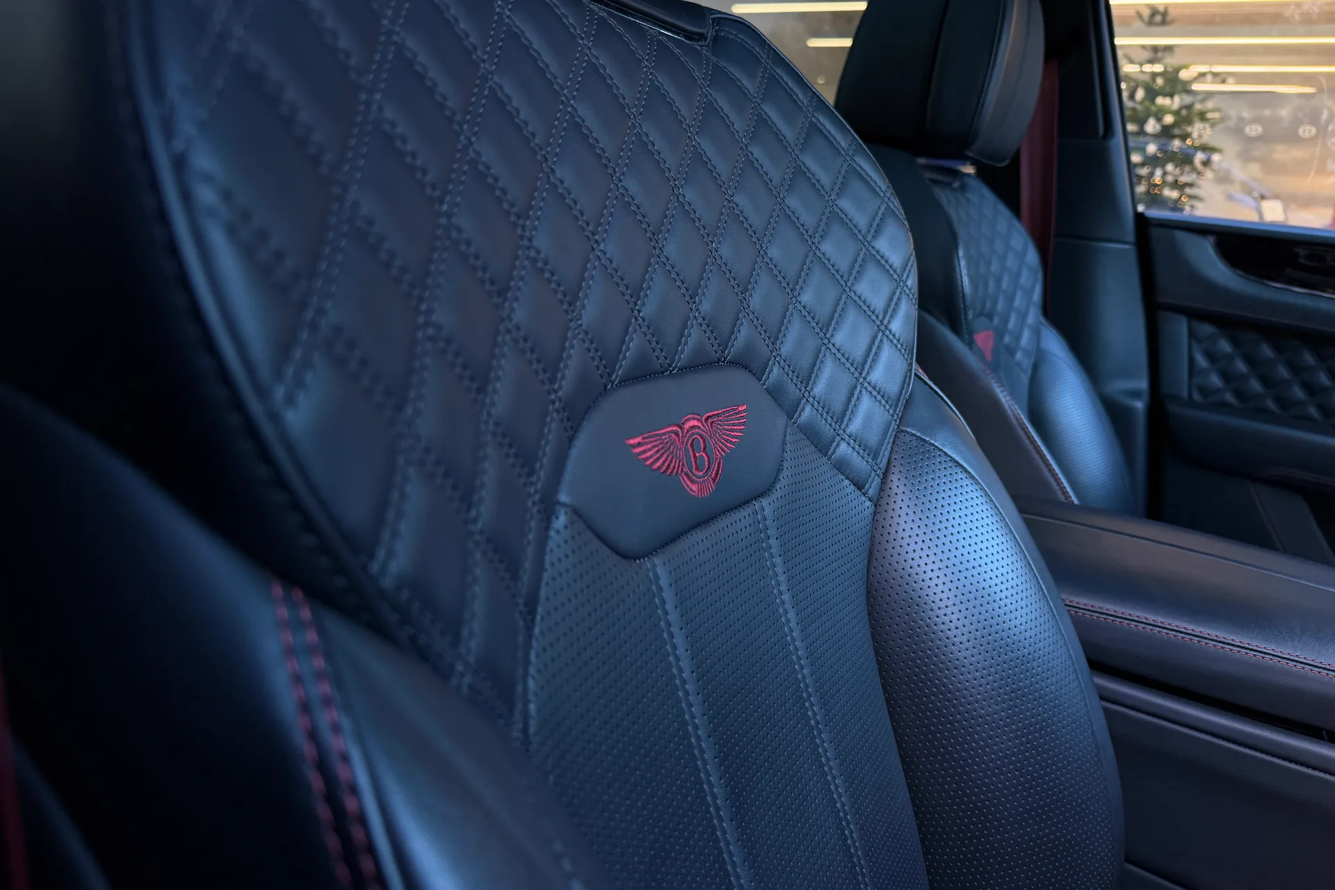 Bentley BENTAYGA thumbnail image number 12