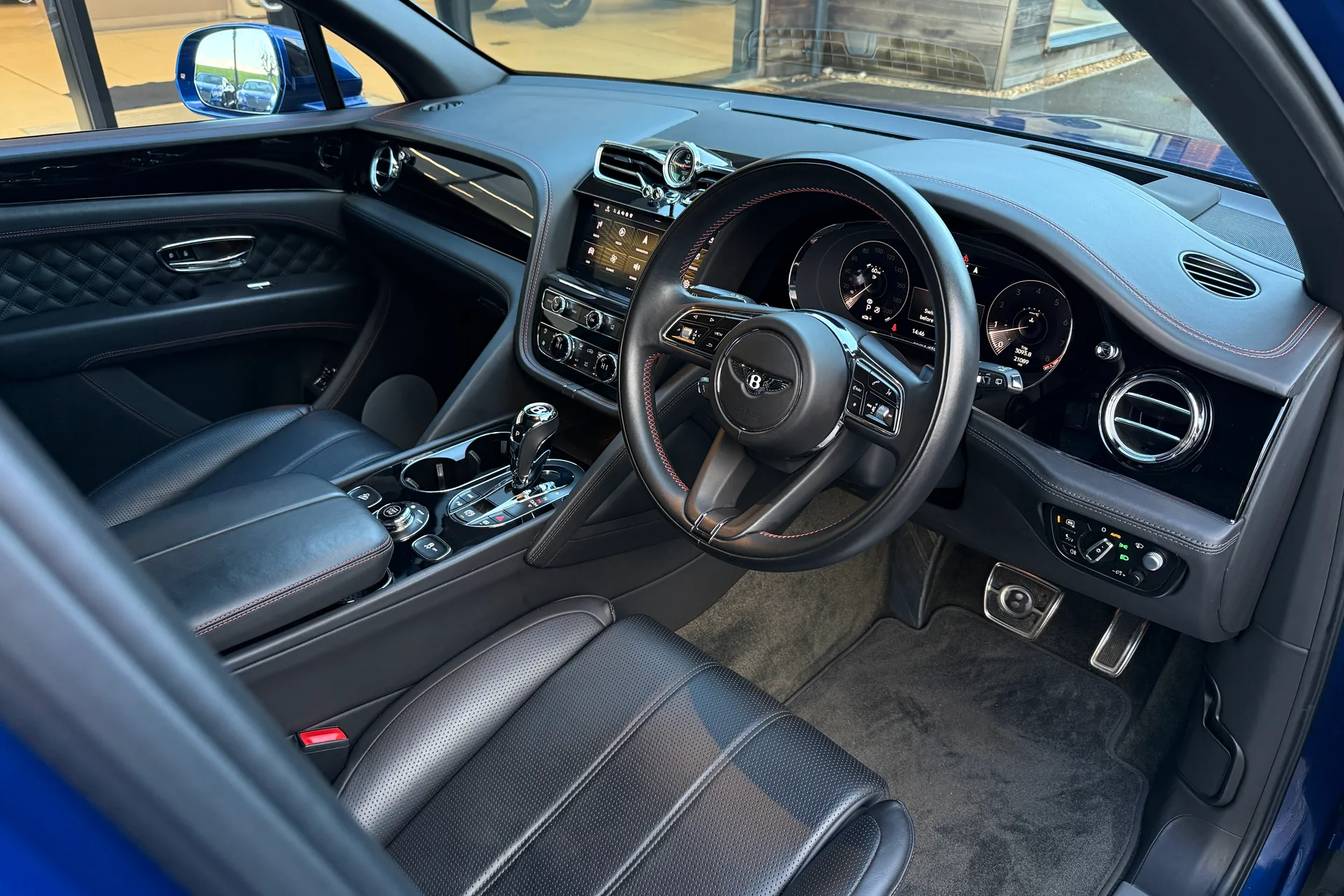 Bentley BENTAYGA thumbnail image number 9