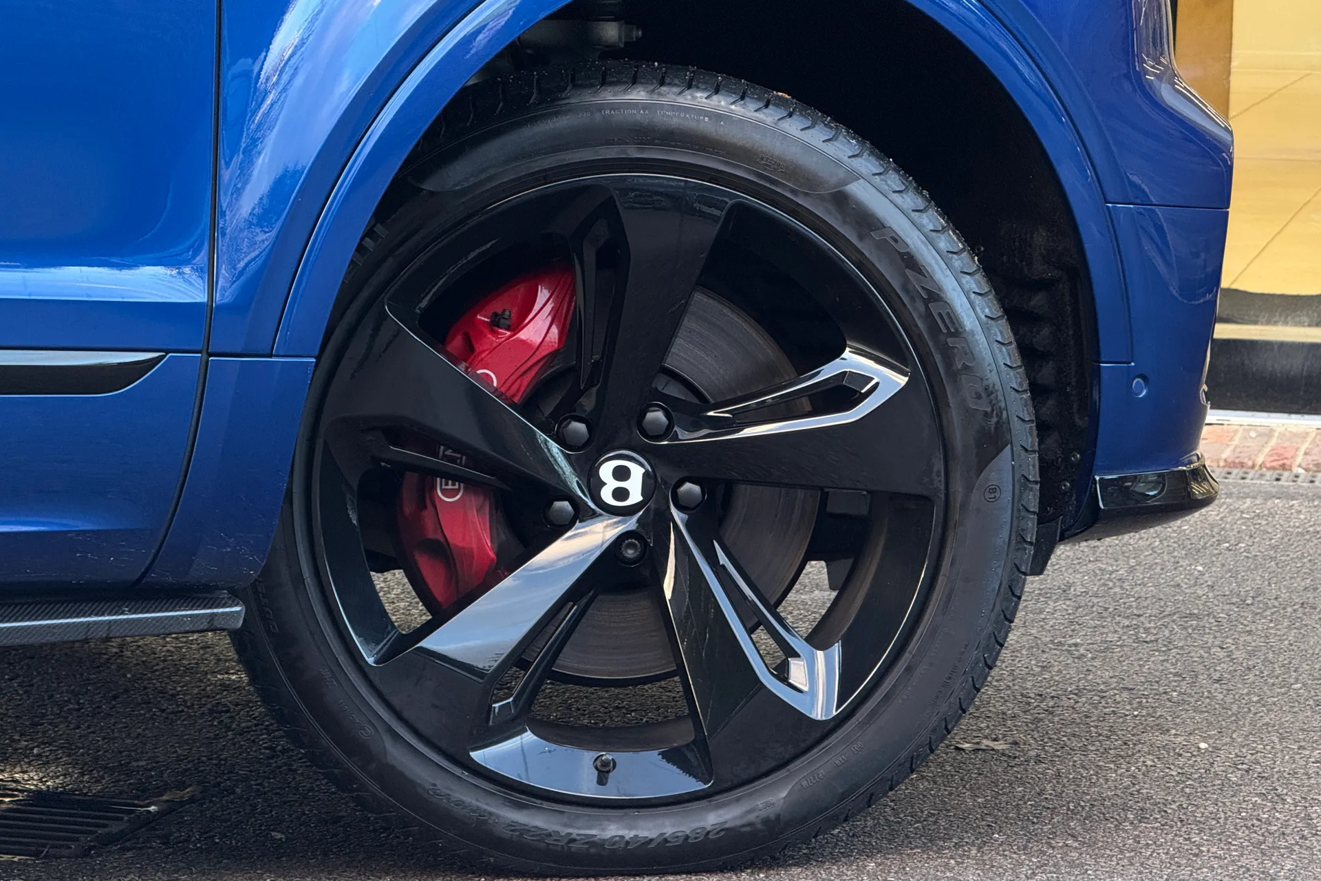 Bentley BENTAYGA thumbnail image number 40