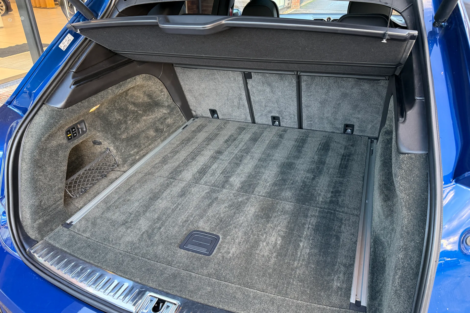 Bentley BENTAYGA thumbnail image number 28