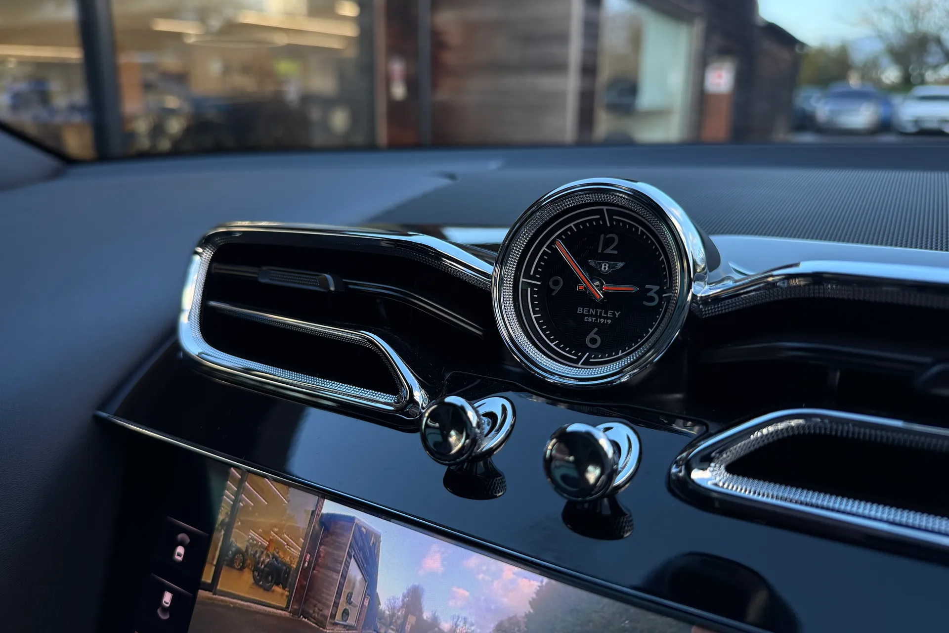 Bentley BENTAYGA thumbnail image number 27