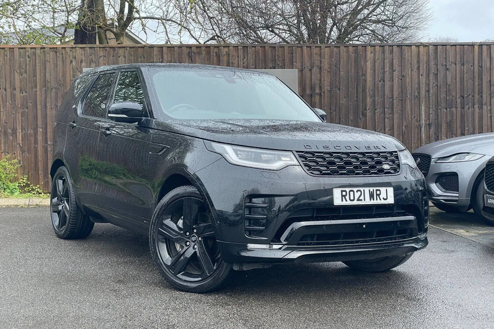 LAND ROVER DISCOVERY focused image