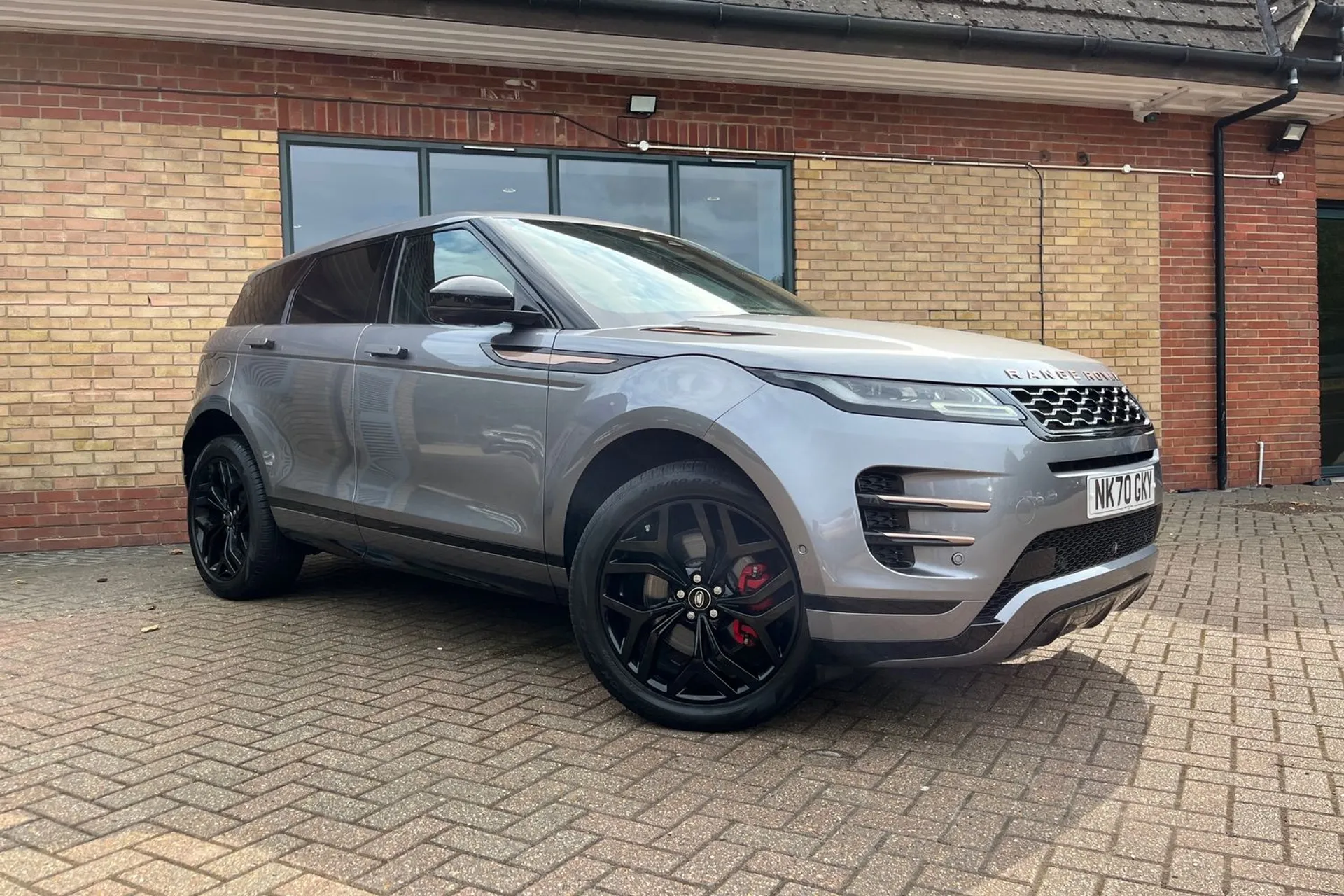 LAND ROVER RANGE ROVER EVOQUE focused image