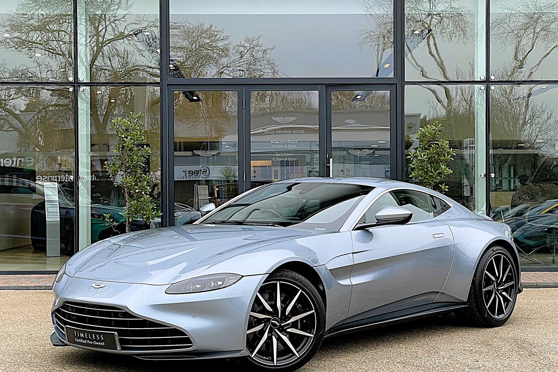 Aston Martin Vantage thumbnail image number 5