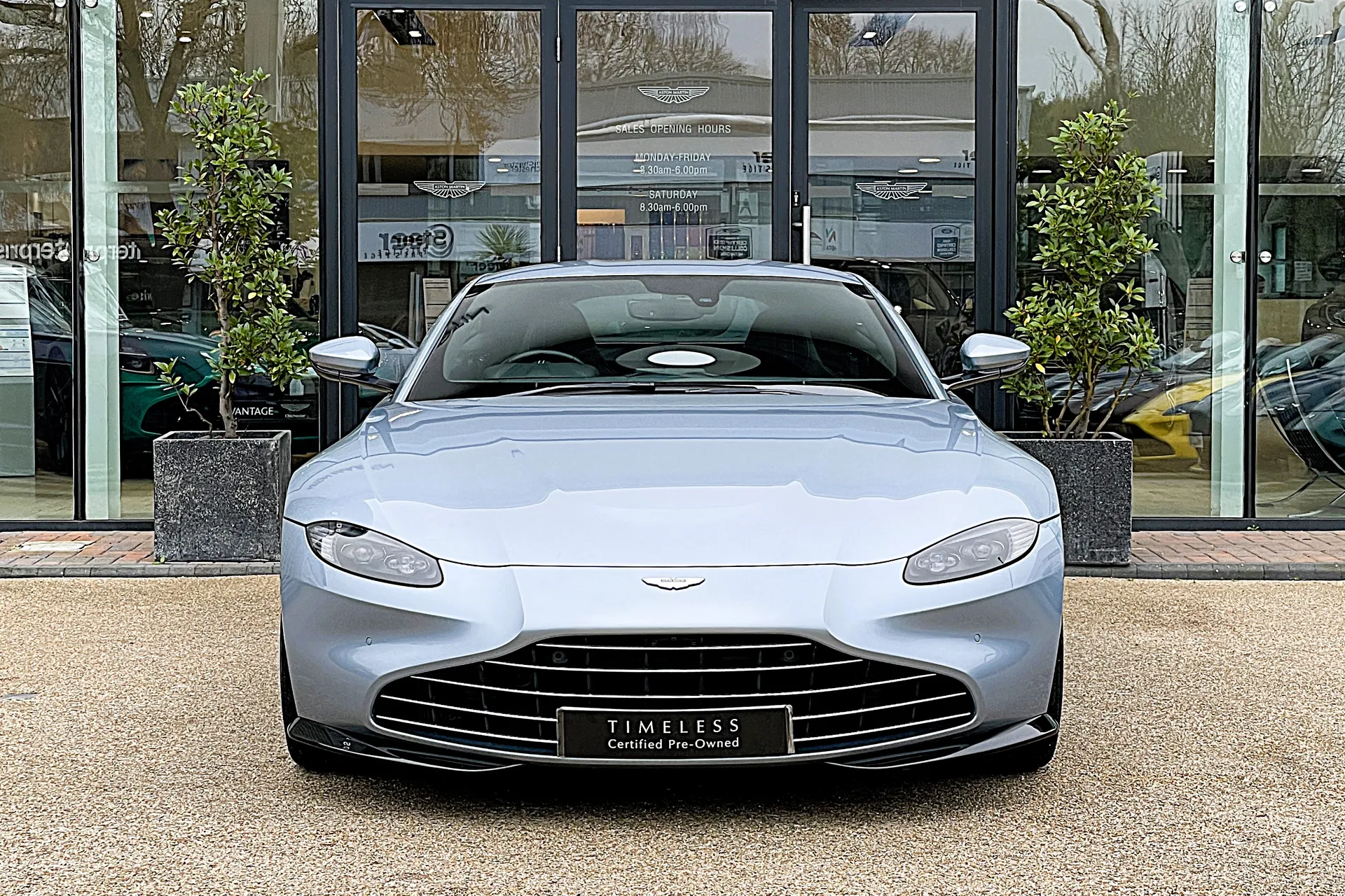 Aston Martin Vantage thumbnail image number 45