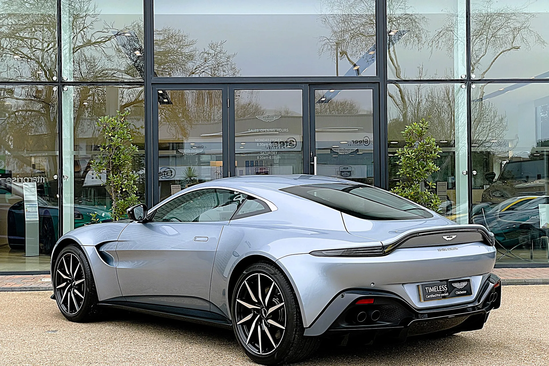 Aston Martin Vantage thumbnail image number 9