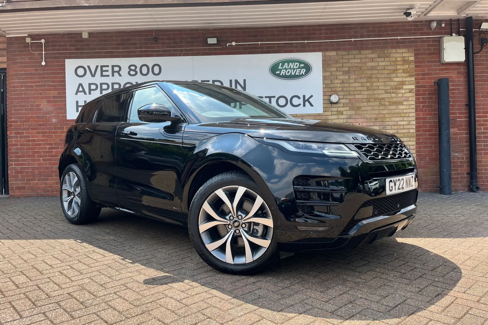 LAND ROVER RANGE ROVER EVOQUE focused image