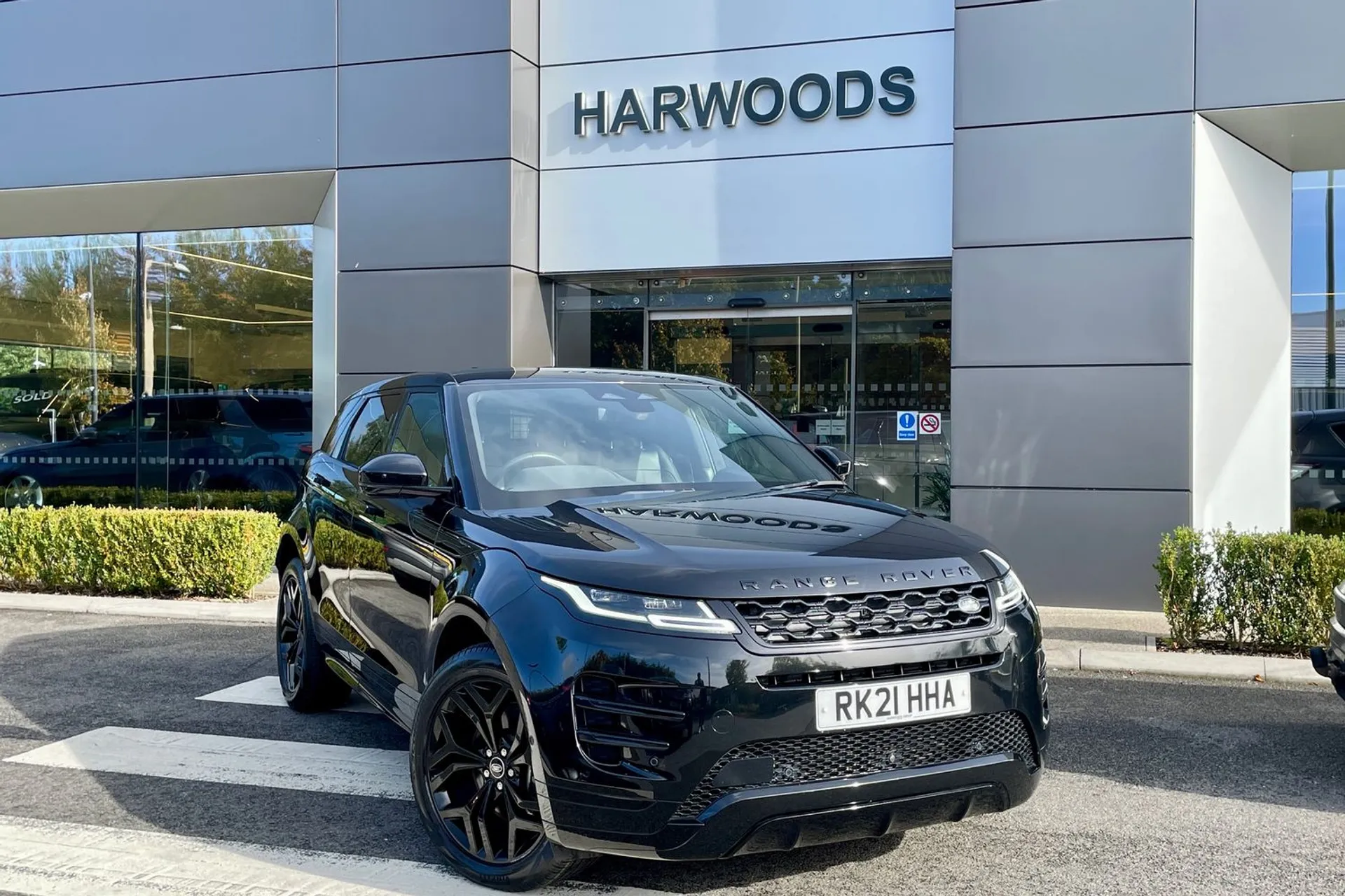 LAND ROVER RANGE ROVER EVOQUE focused image