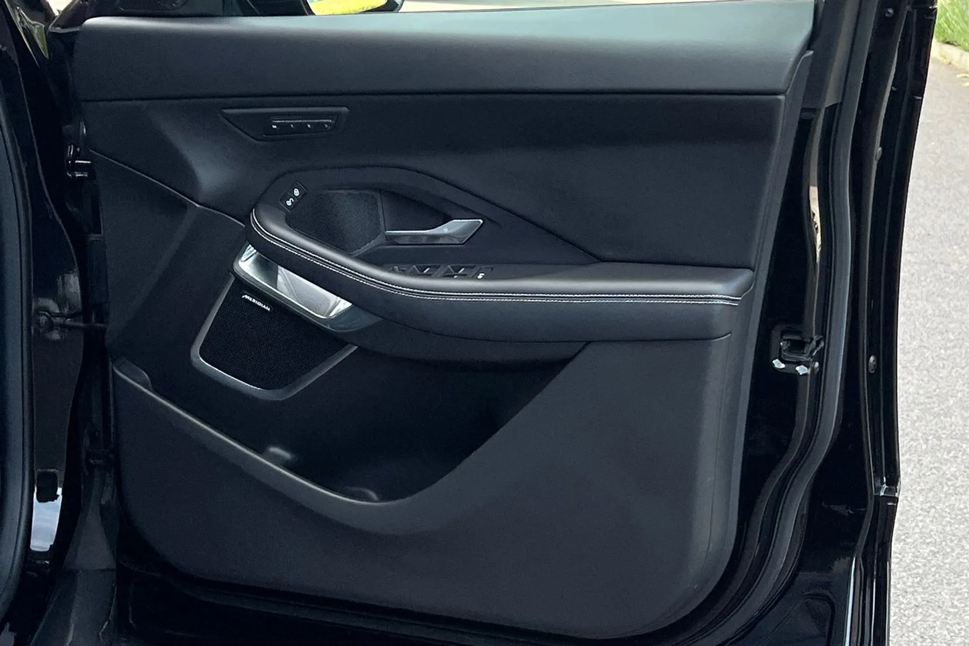 Jaguar E-PACE thumbnail image number 55