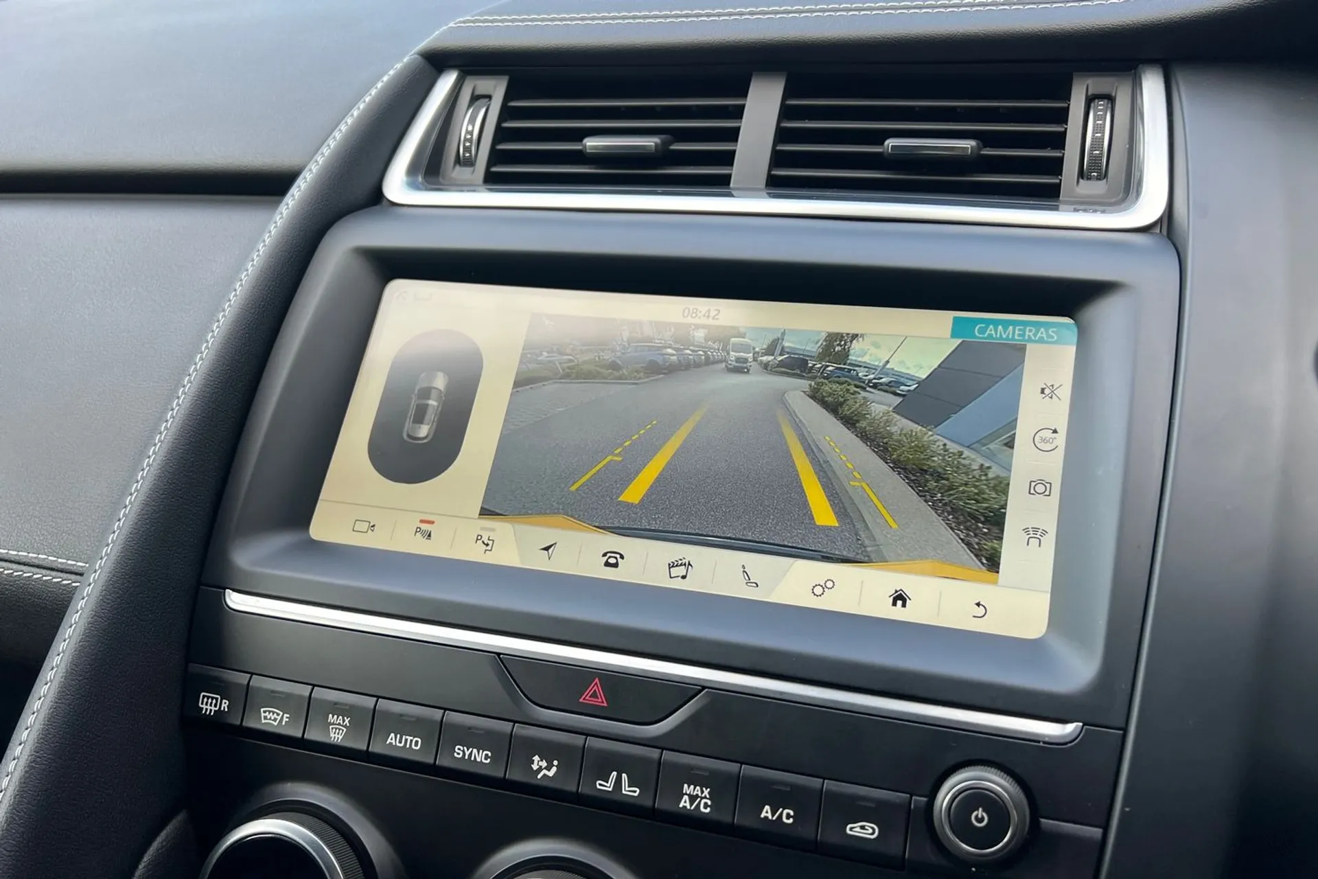 Jaguar E-PACE thumbnail image number 5