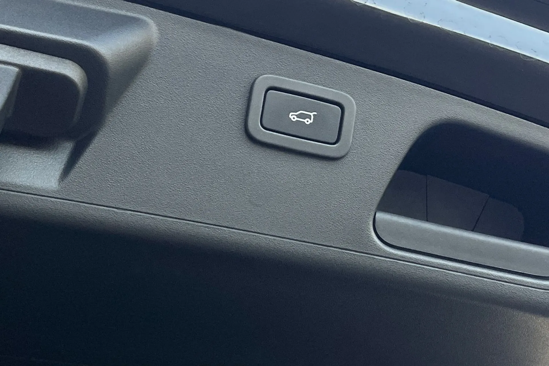 Jaguar E-PACE thumbnail image number 32