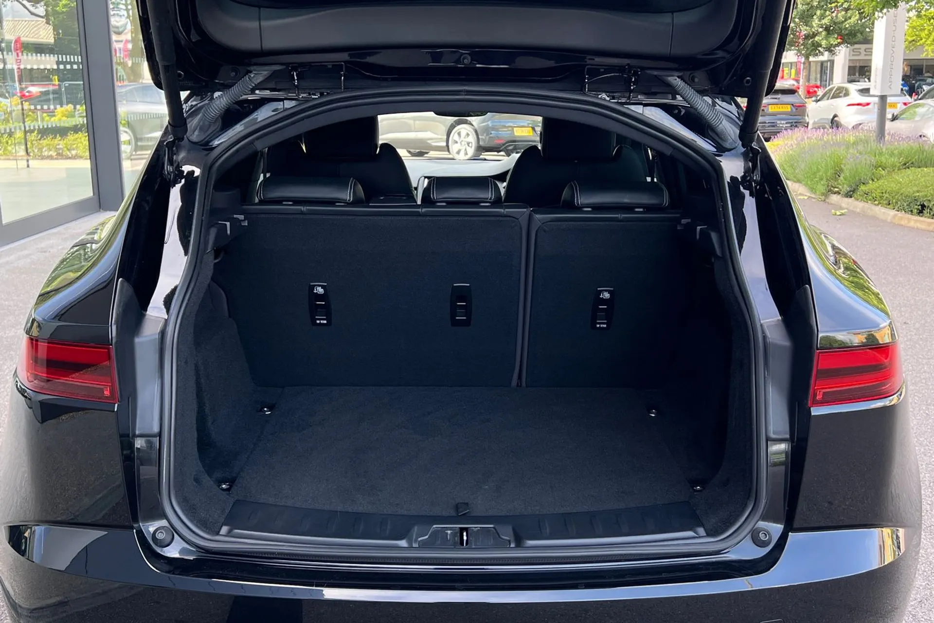 Jaguar E-PACE thumbnail image number 33