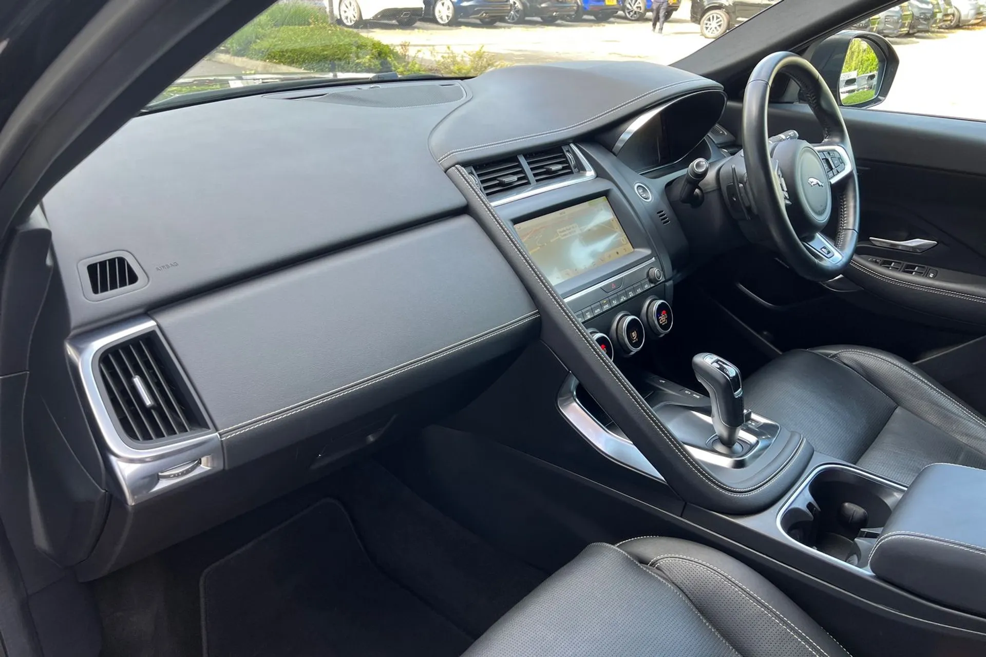 Jaguar E-PACE thumbnail image number 44