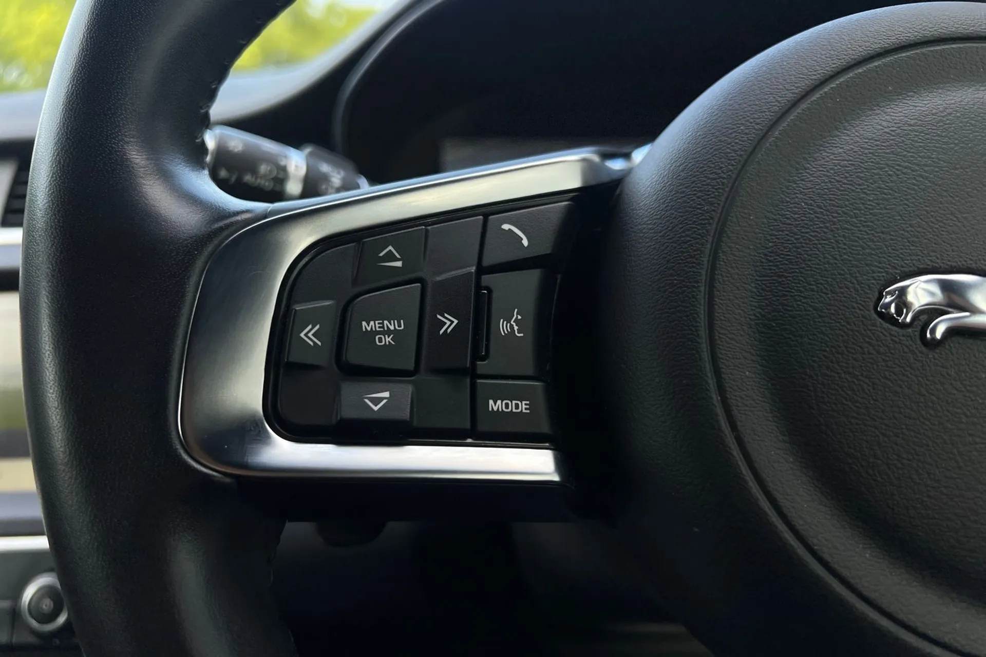 Jaguar E-PACE thumbnail image number 47