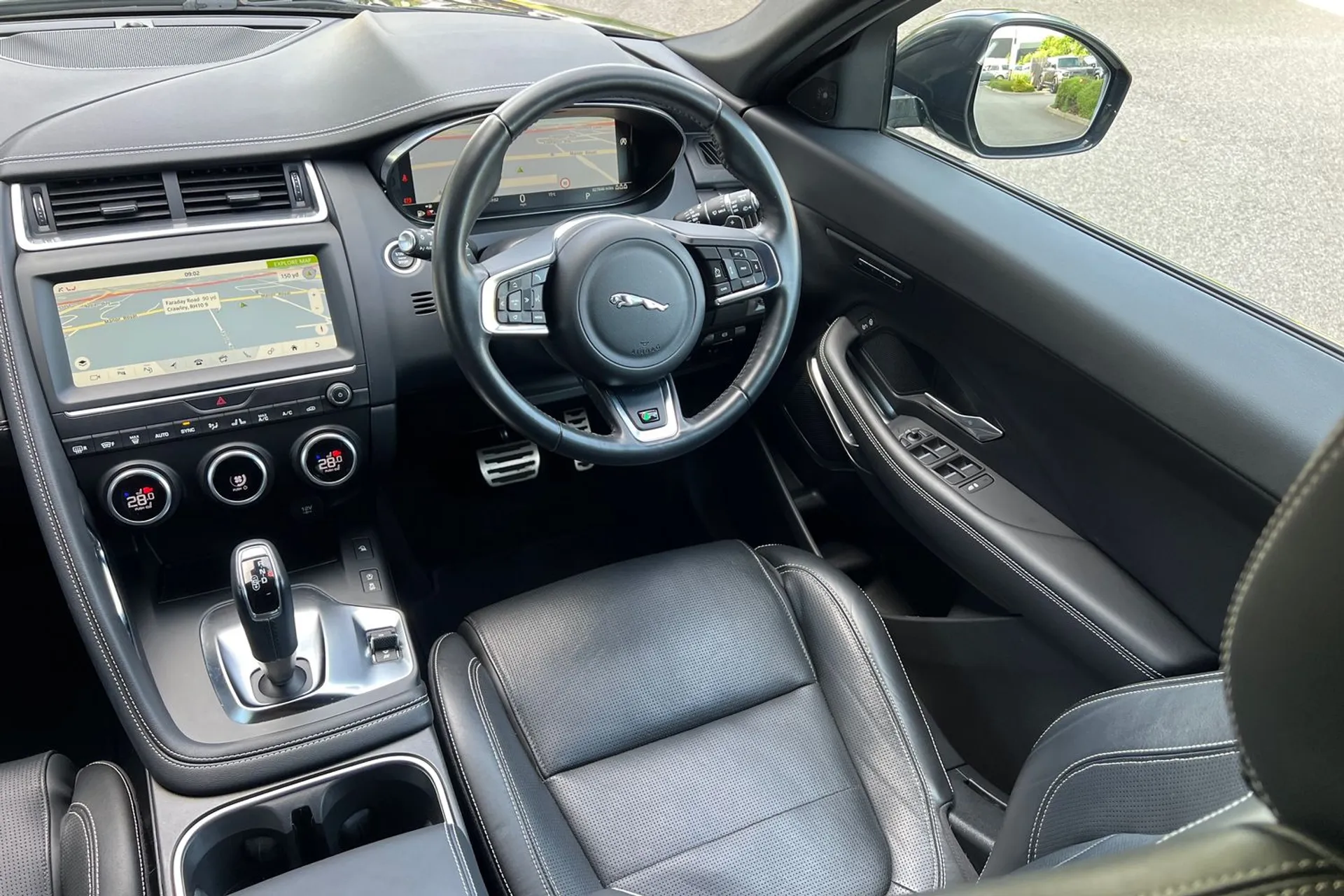Jaguar E-PACE thumbnail image number 31