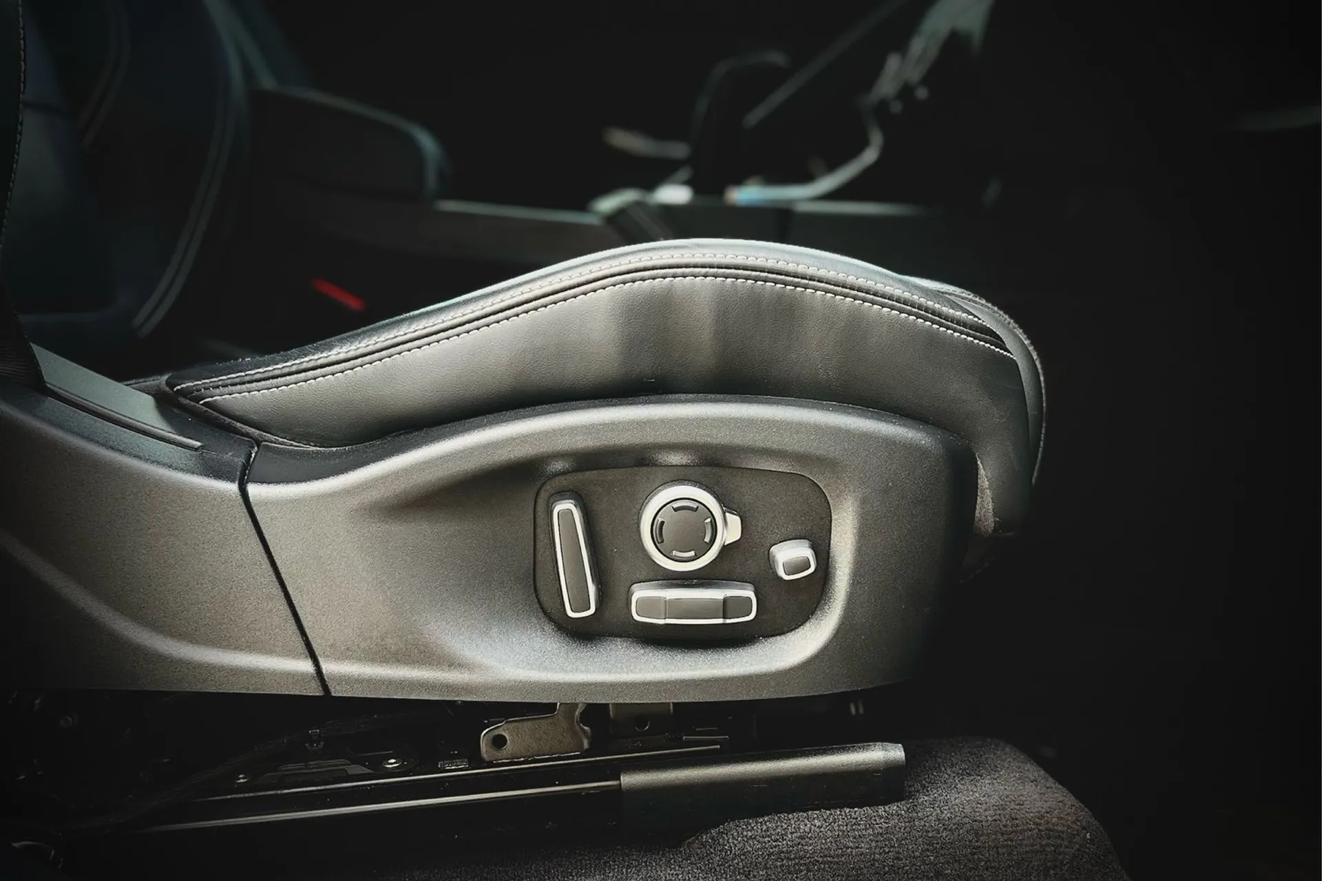 Jaguar E-PACE thumbnail image number 41