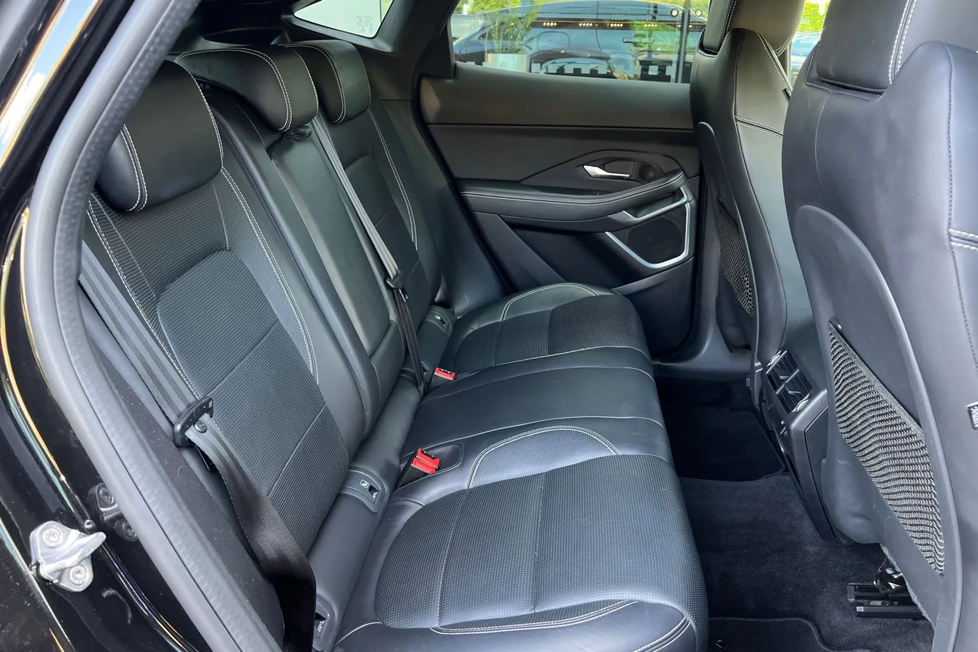 Jaguar E-PACE thumbnail image number 35