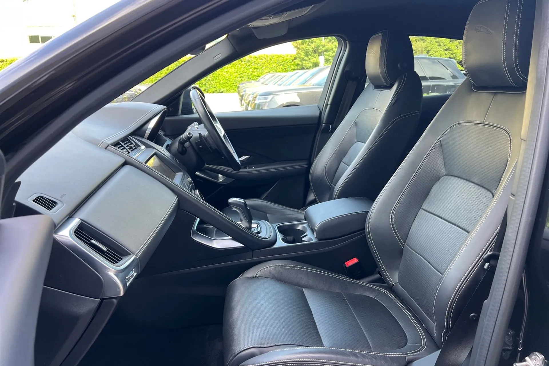 Jaguar E-PACE thumbnail image number 45