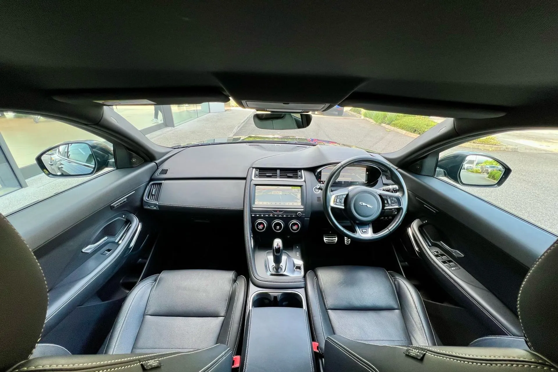 Jaguar E-PACE thumbnail image number 3