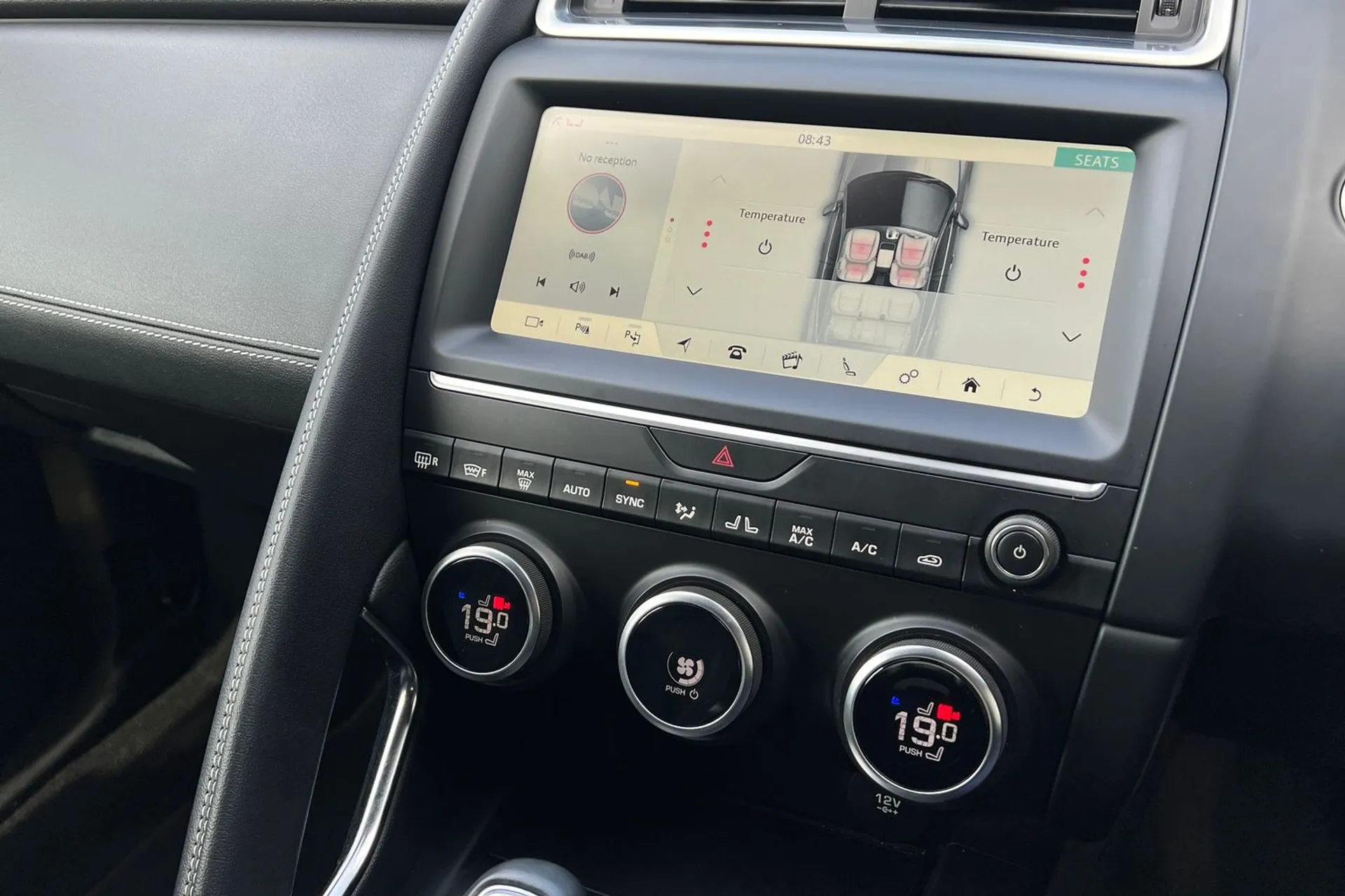 Jaguar E-PACE thumbnail image number 53