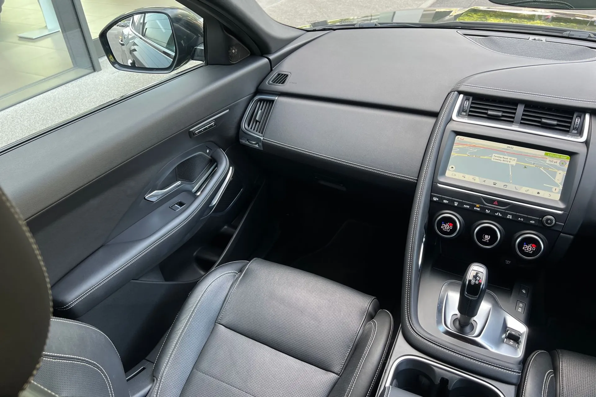 Jaguar E-PACE thumbnail image number 26
