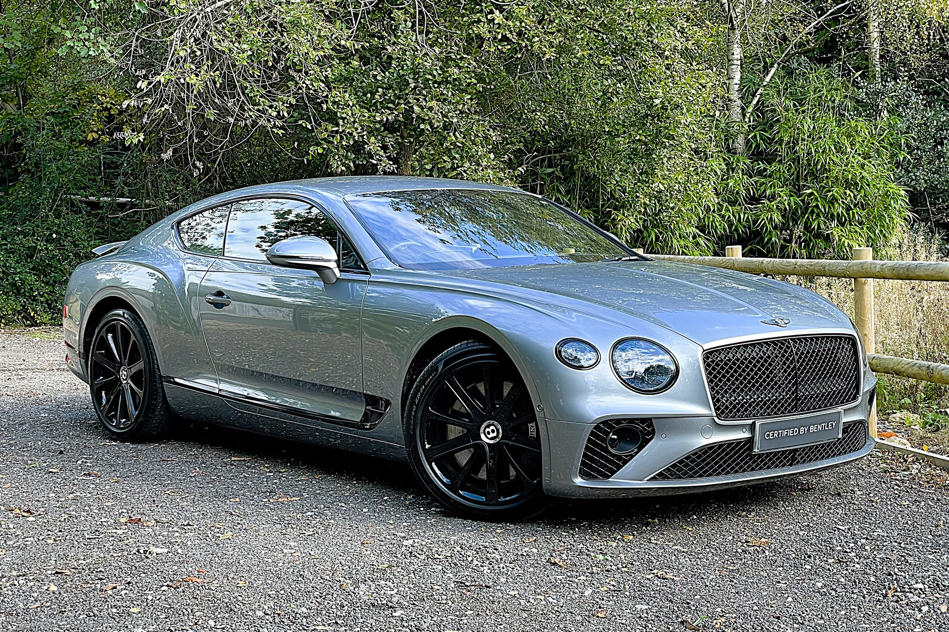 Bentley CONTINENTAL GT focused image