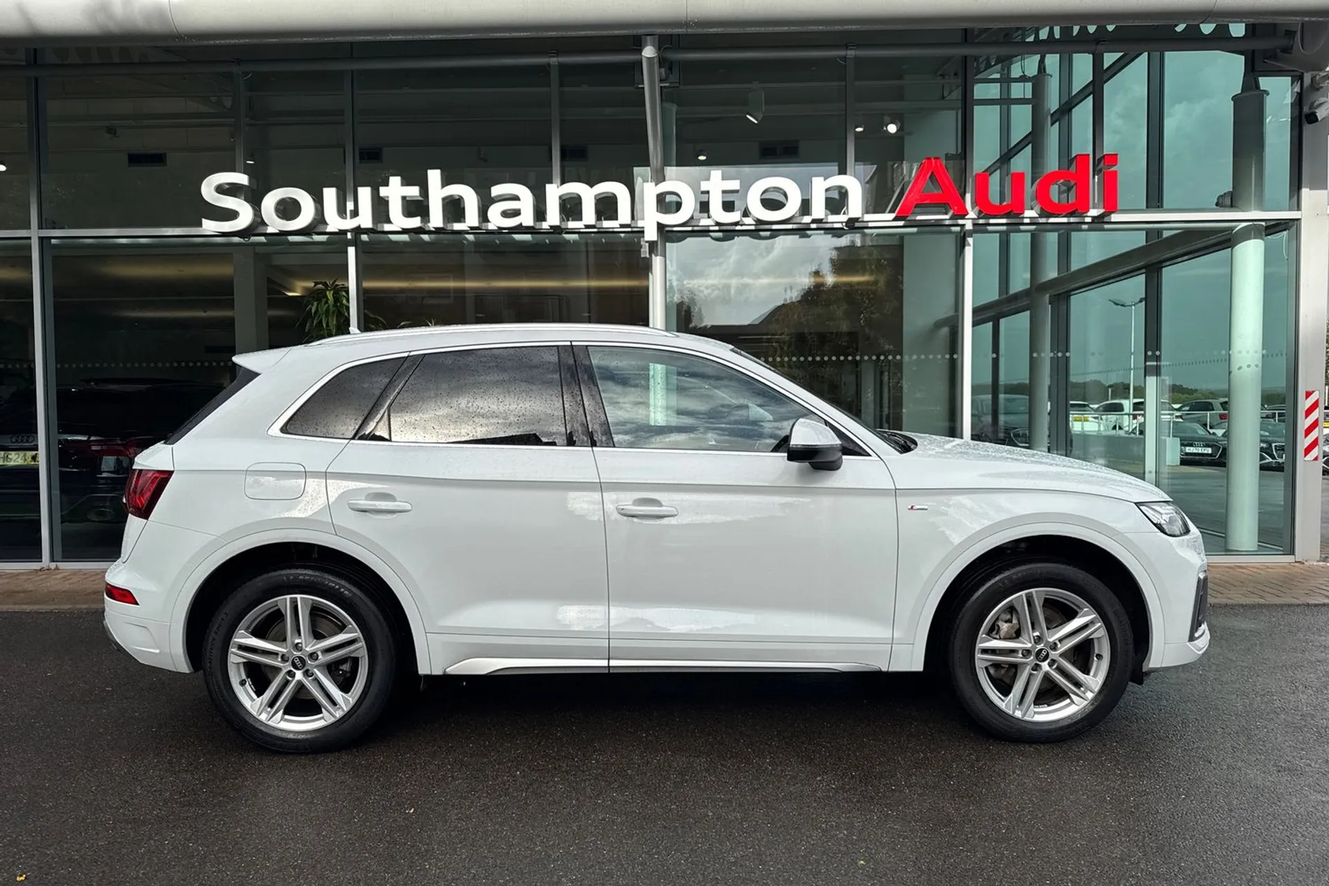 Audi Q5 thumbnail image number 2