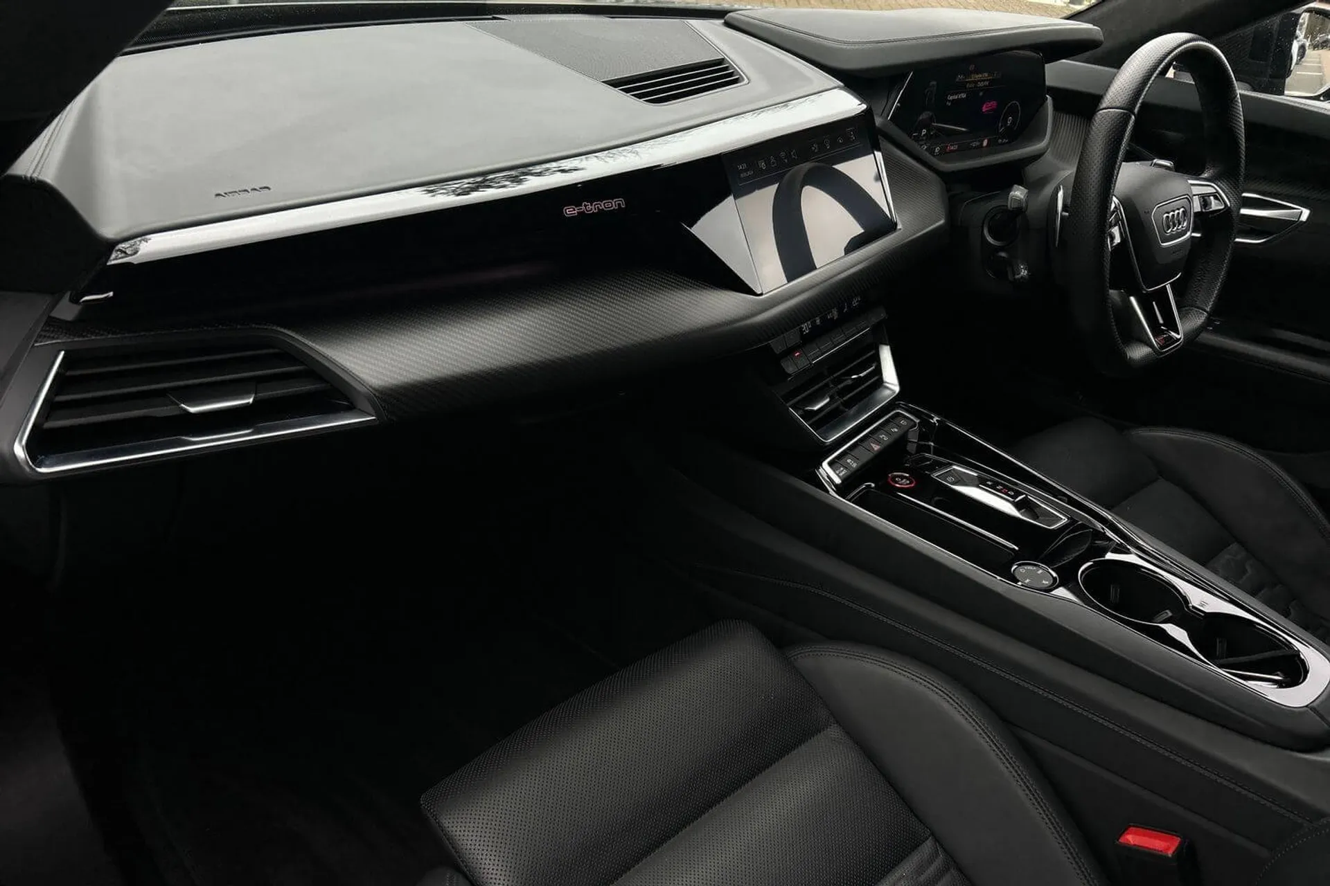 Audi RS e-tron GT thumbnail image number 24