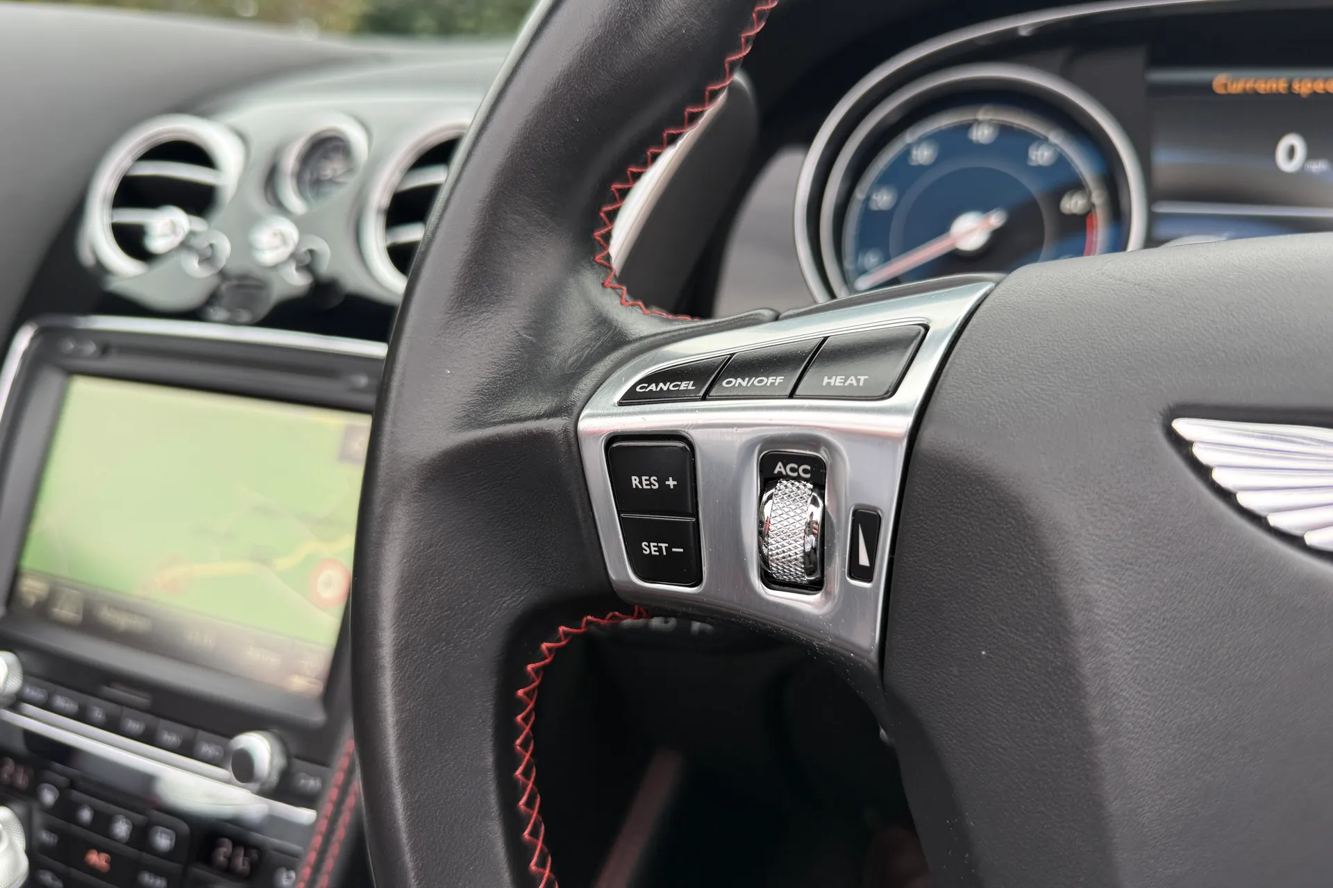 Bentley CONTINENTAL GTC thumbnail image number 37