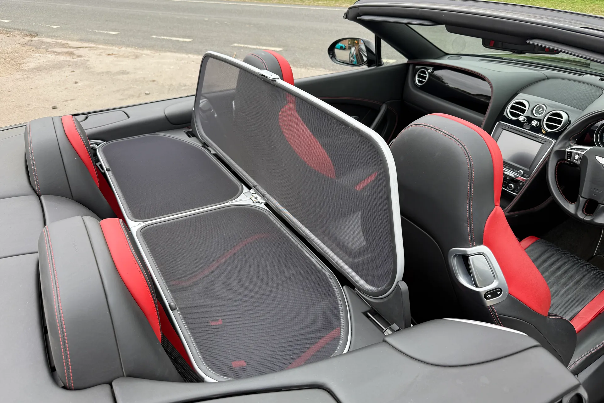 Bentley CONTINENTAL GTC thumbnail image number 18