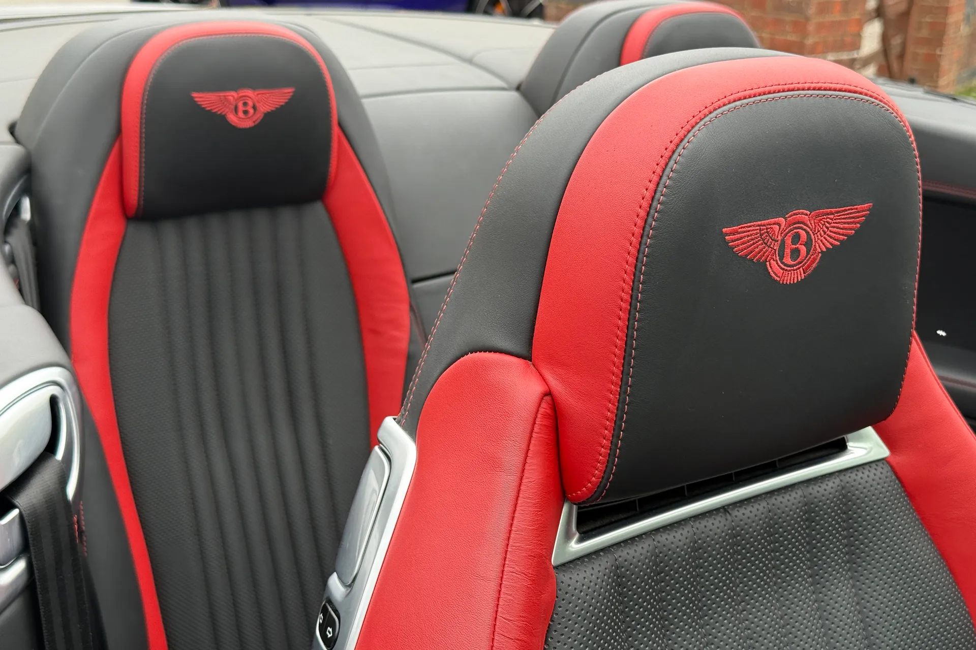 Bentley CONTINENTAL GTC thumbnail image number 26