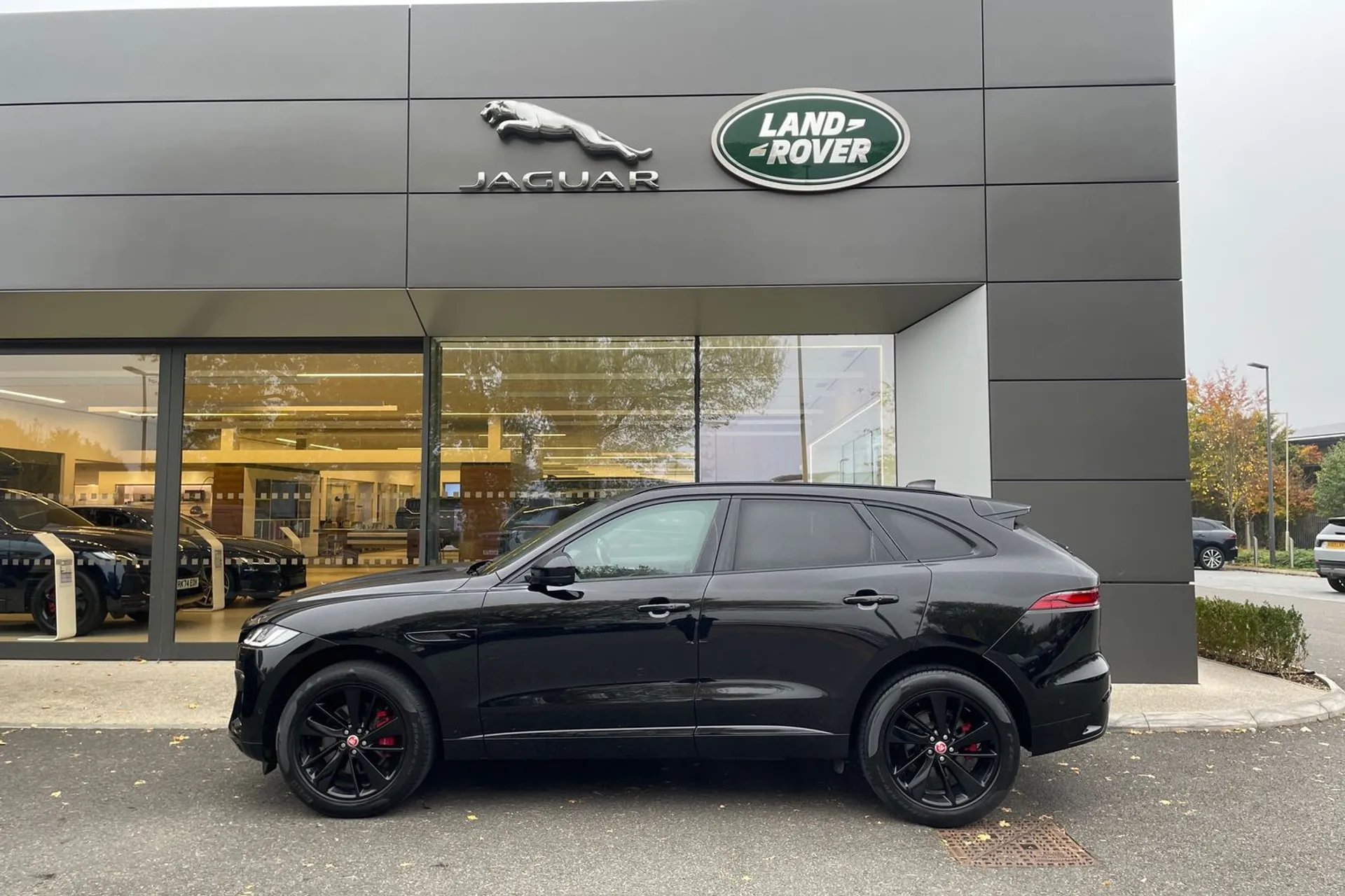 Jaguar F-PACE thumbnail image number 27