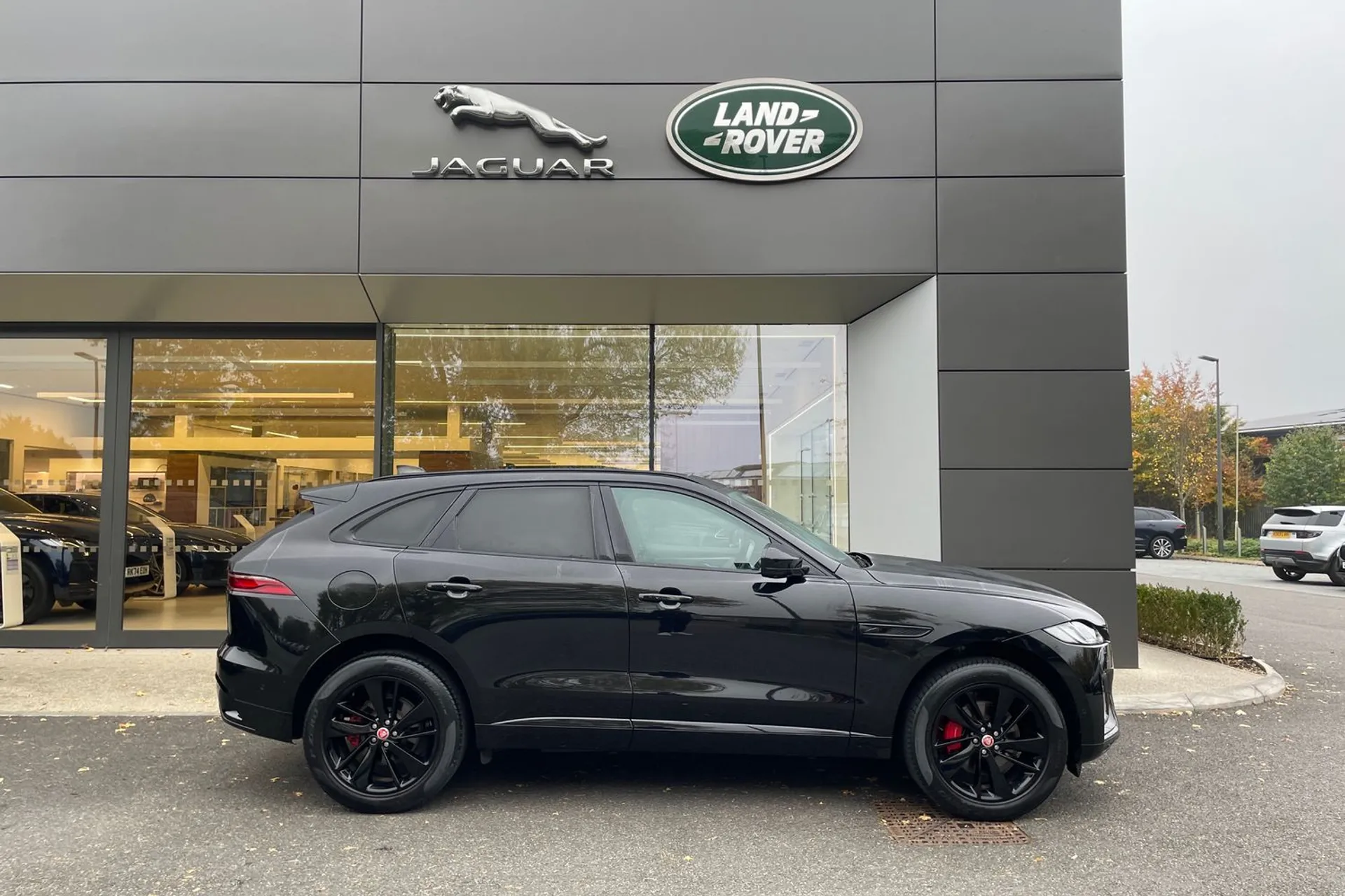 Jaguar F-PACE thumbnail image number 2