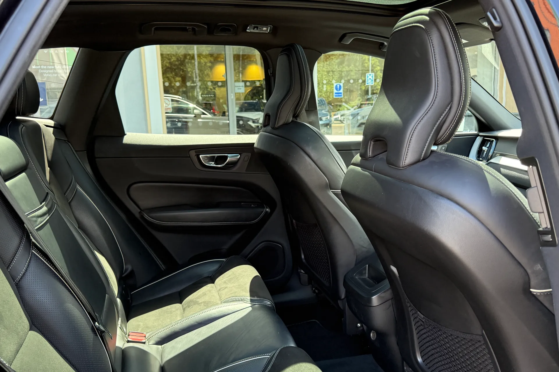 Volvo XC60 thumbnail image number 23