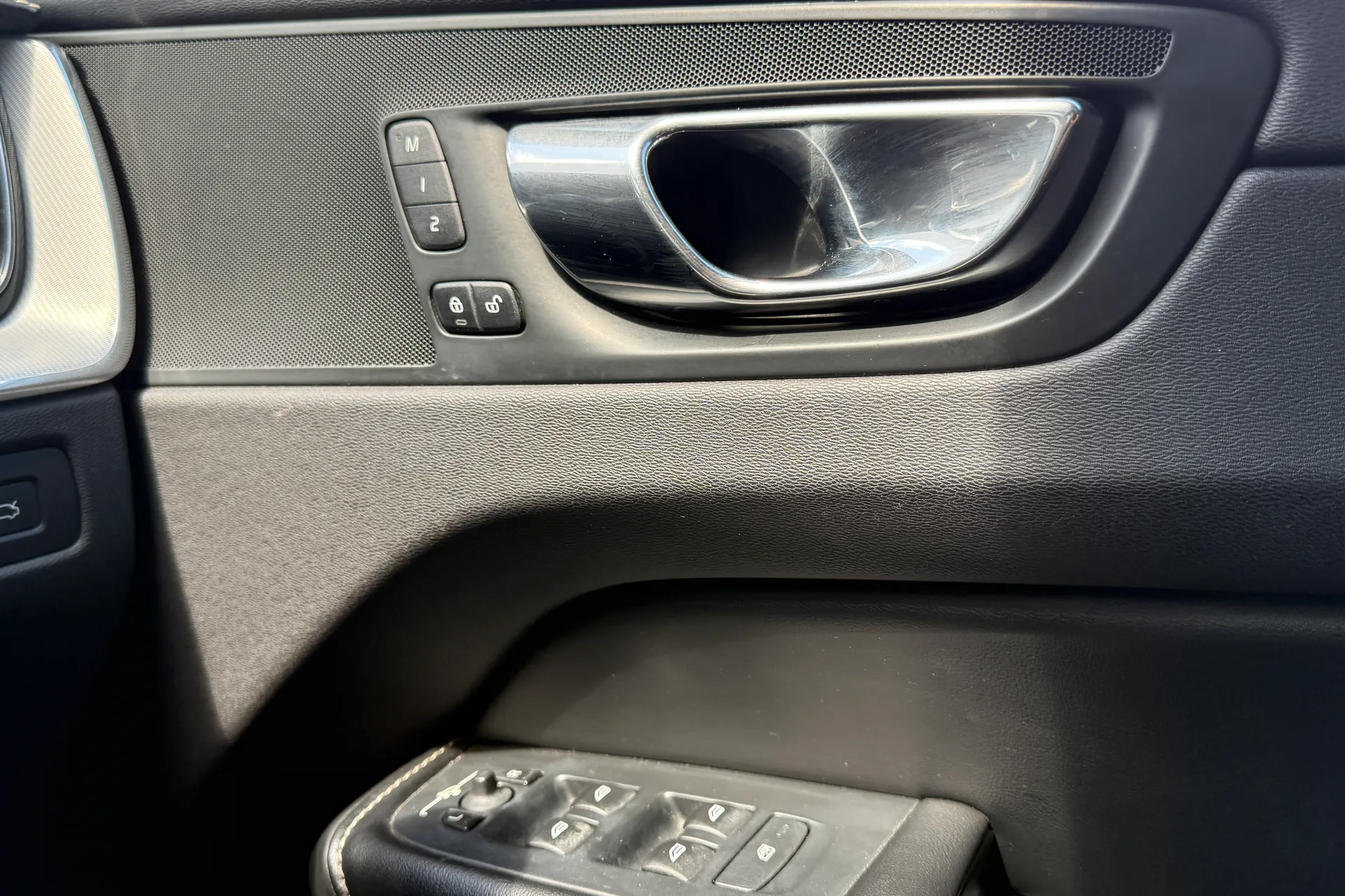 Volvo XC60 thumbnail image number 43