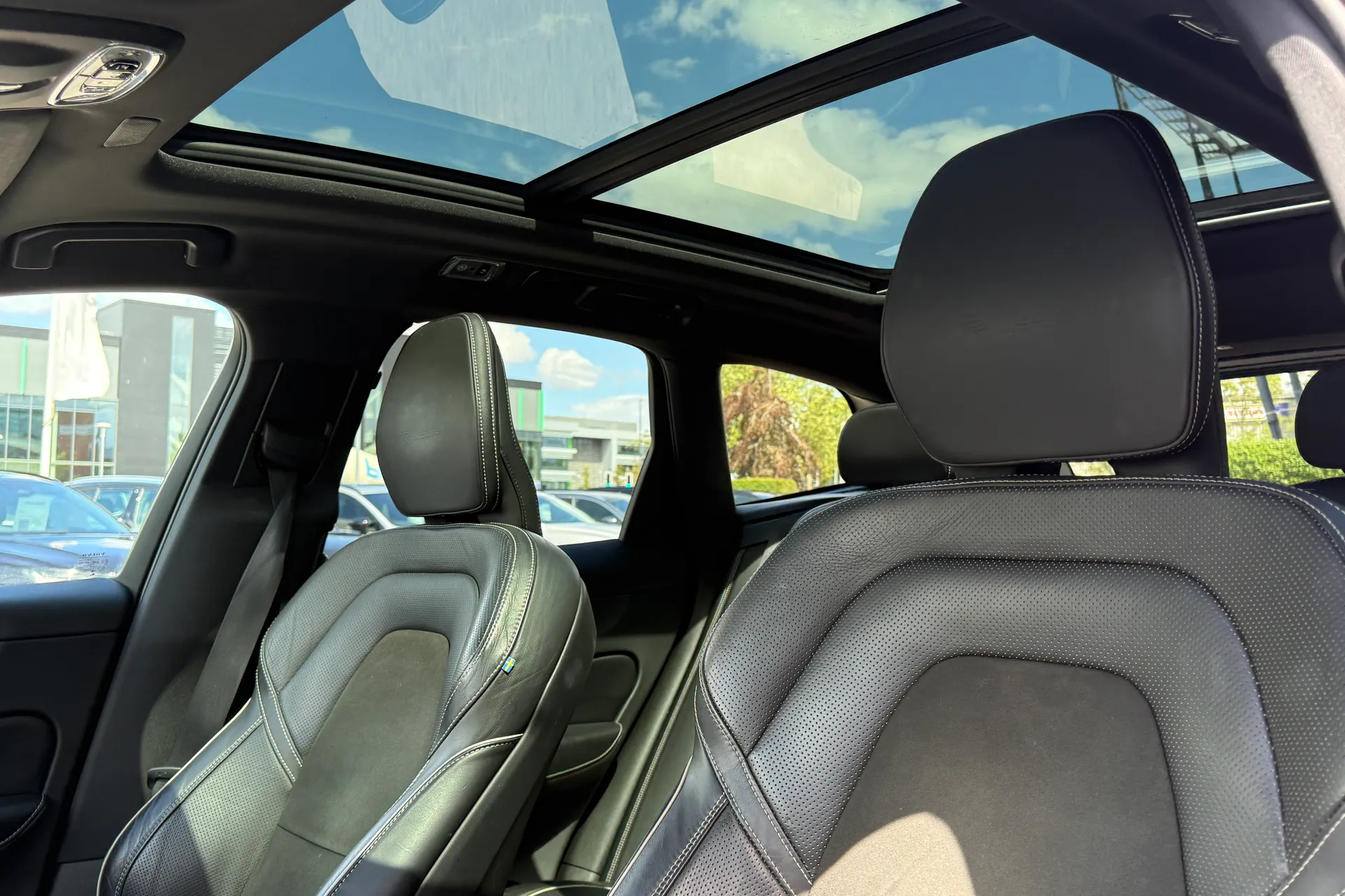 Volvo XC60 thumbnail image number 29