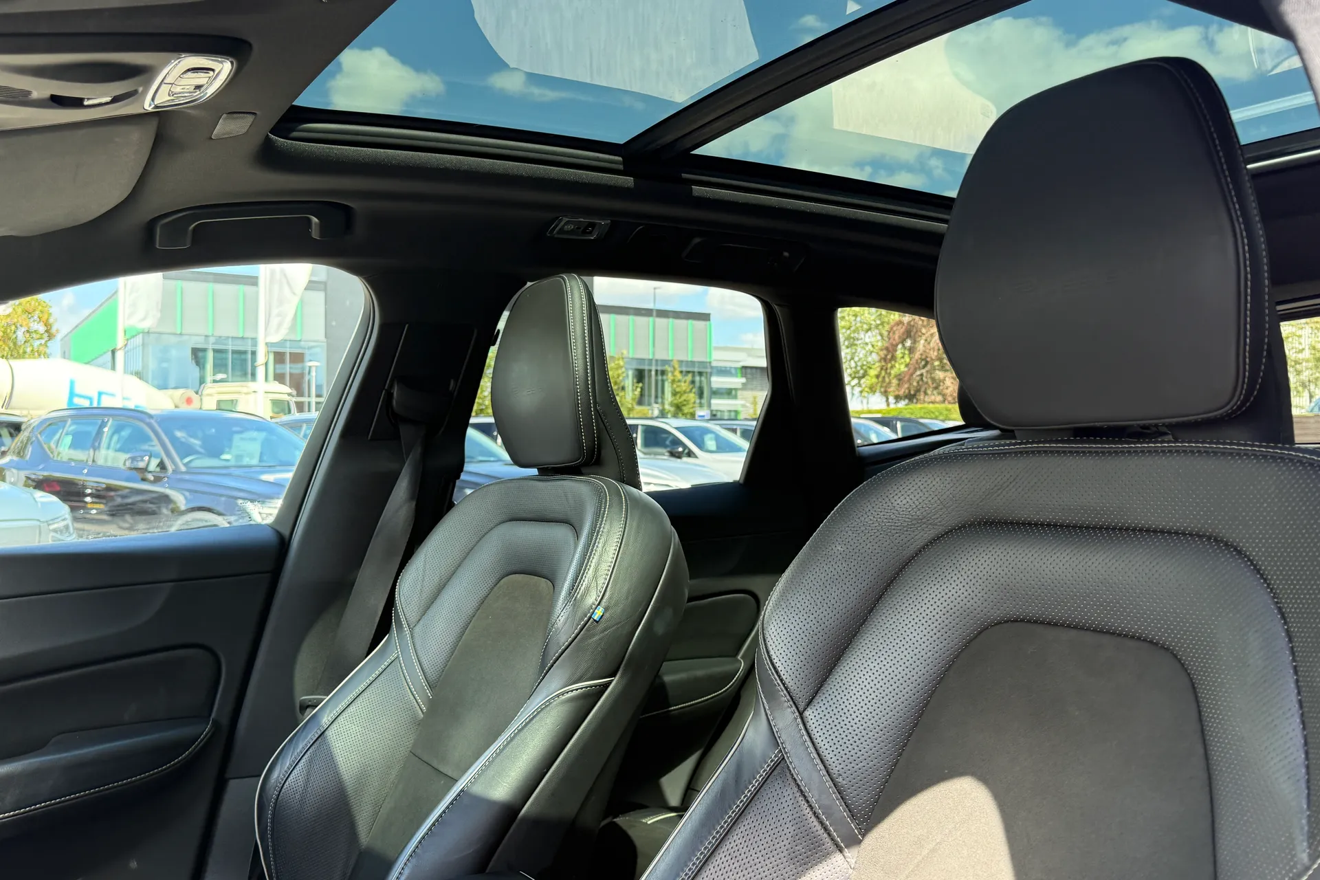 Volvo XC60 thumbnail image number 28