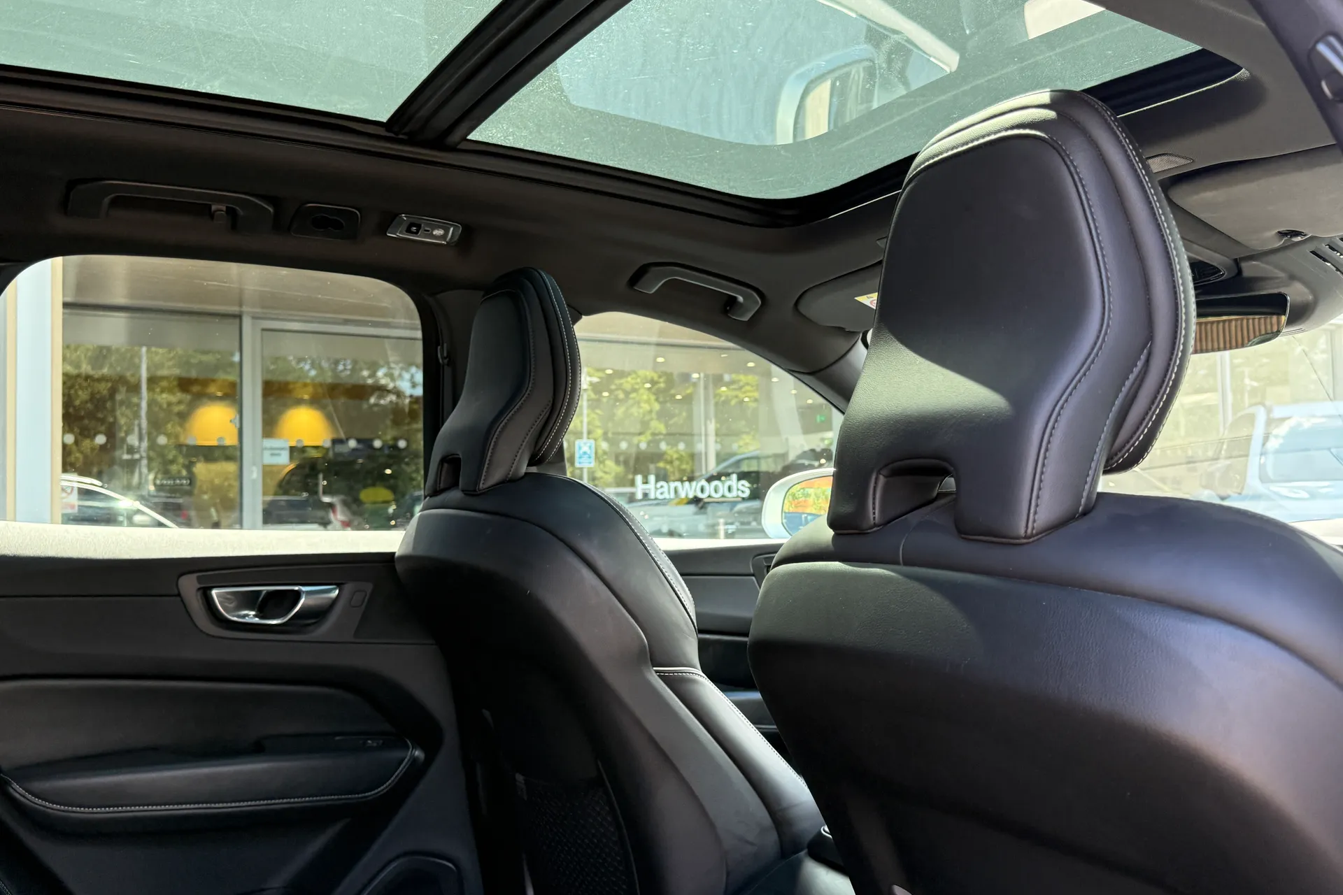 Volvo XC60 thumbnail image number 24