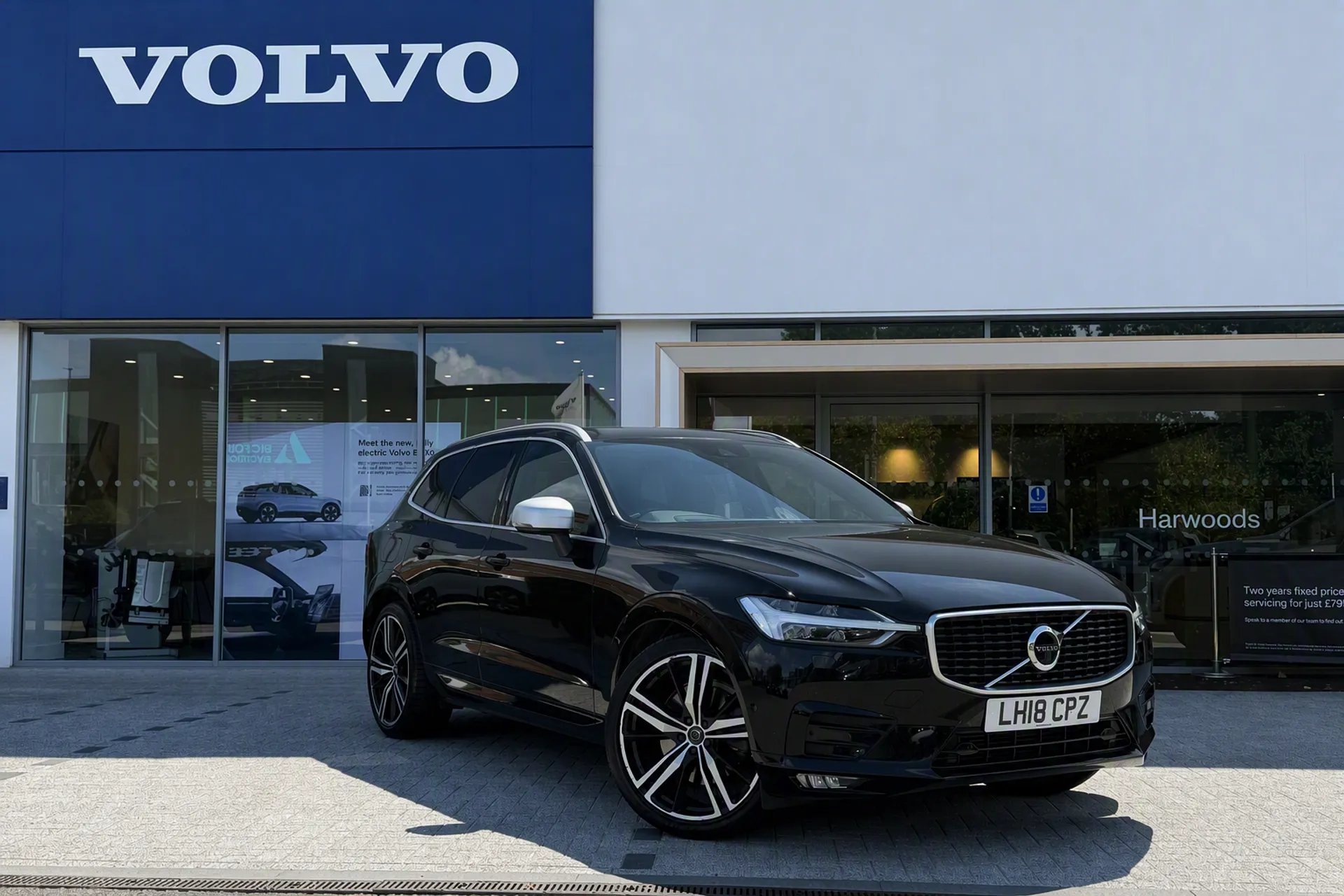 Volvo XC60 focused image
