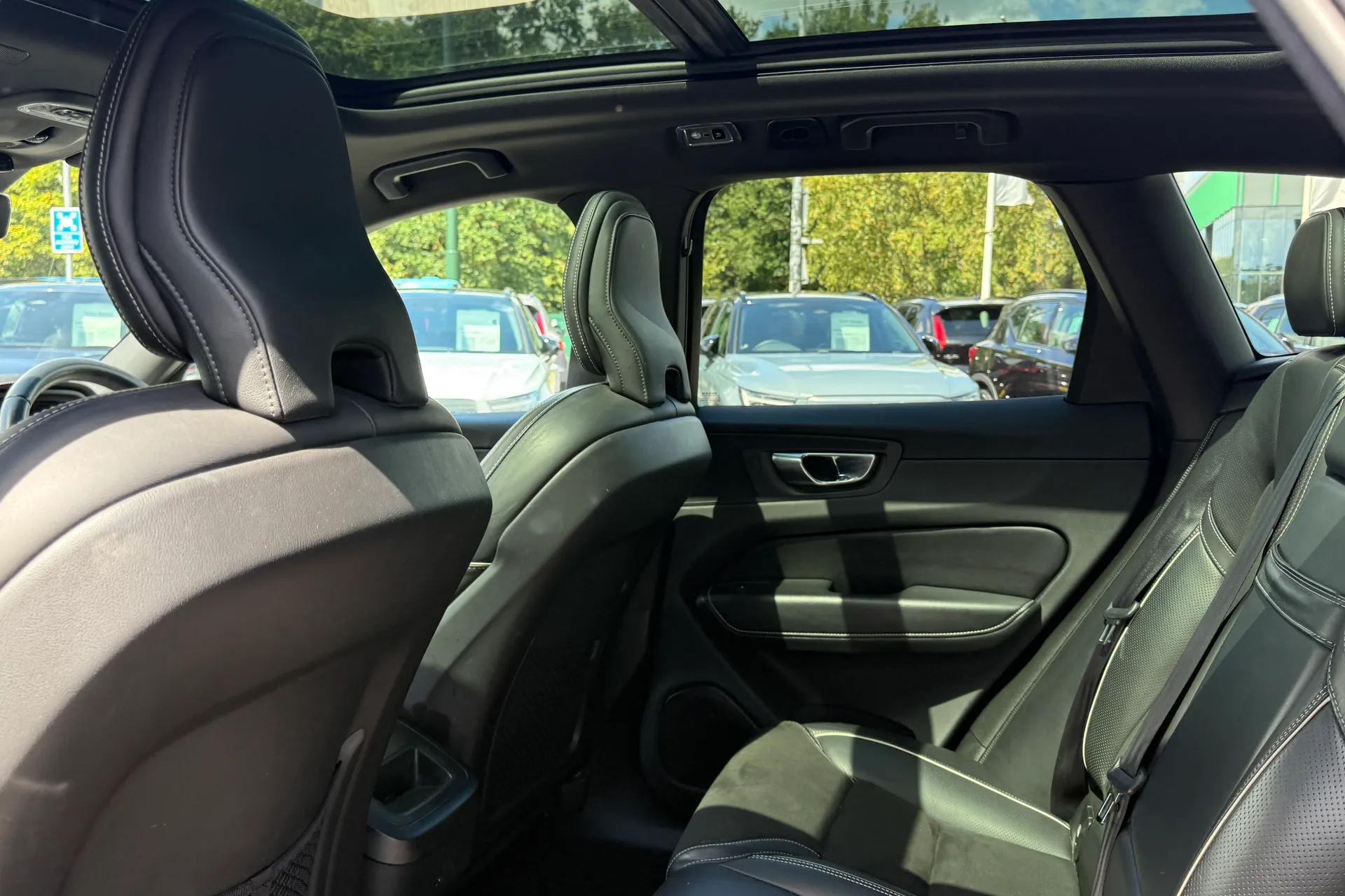Volvo XC60 thumbnail image number 30