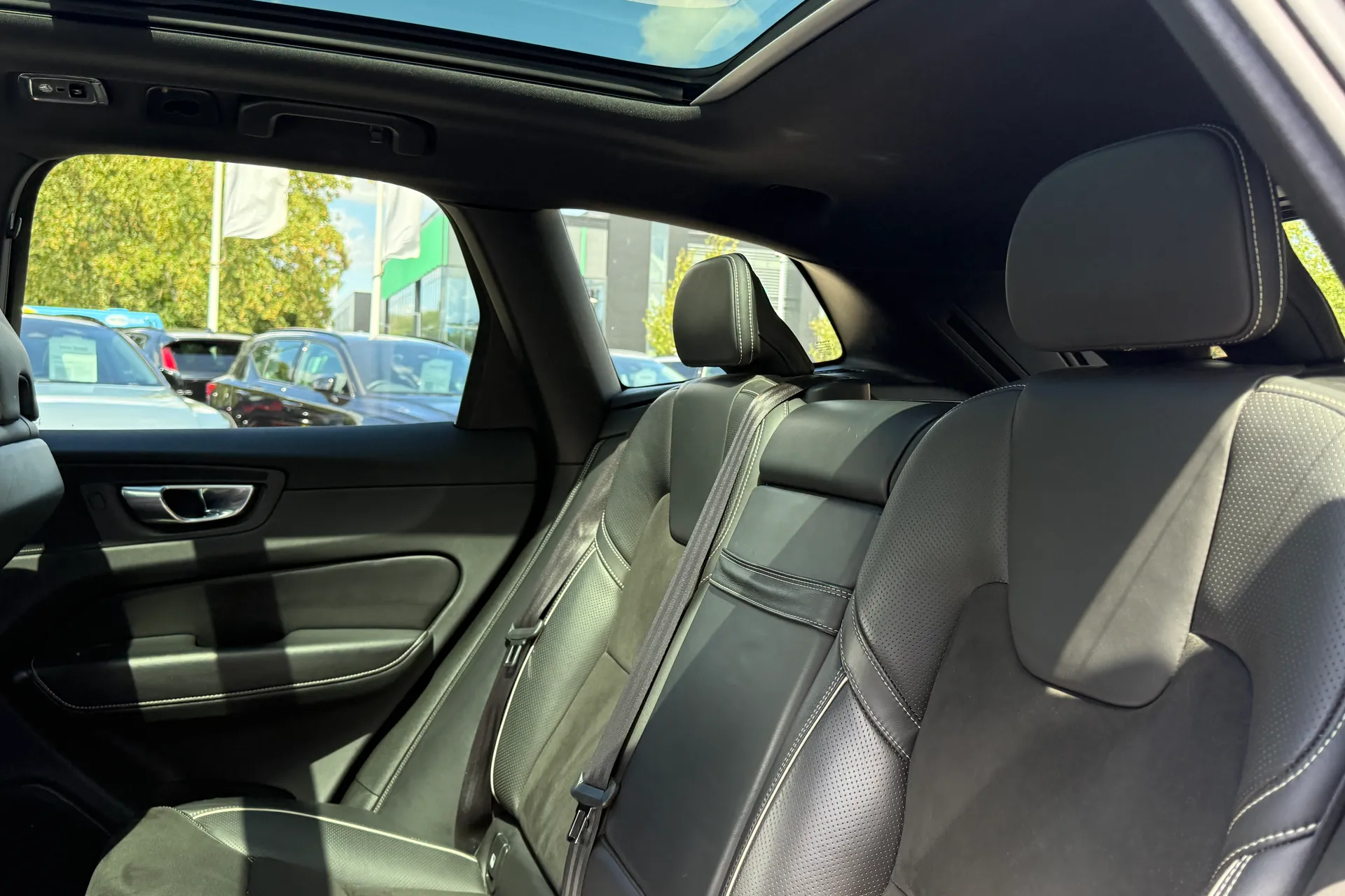 Volvo XC60 thumbnail image number 31
