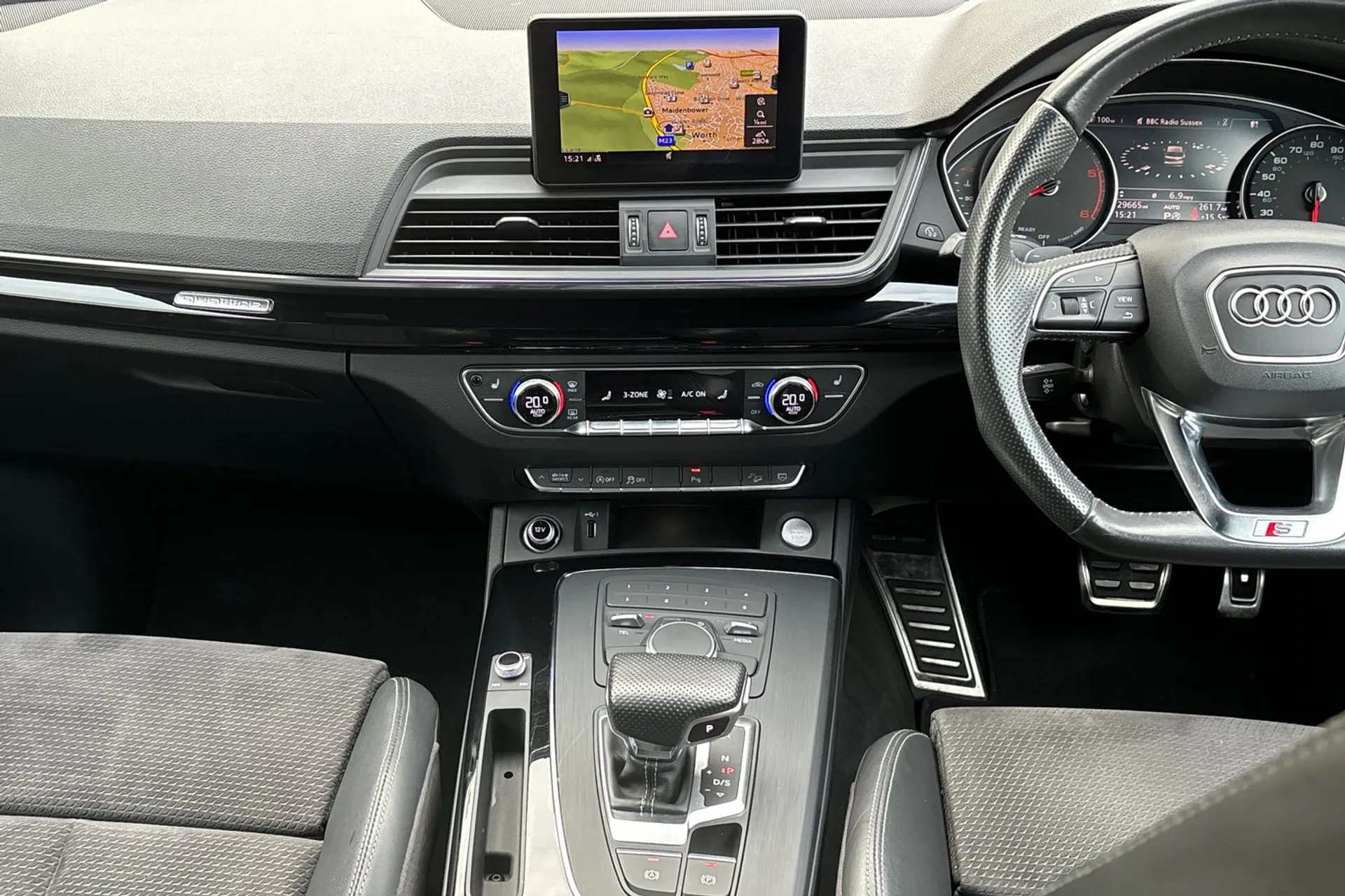 Audi Q5 thumbnail image number 36