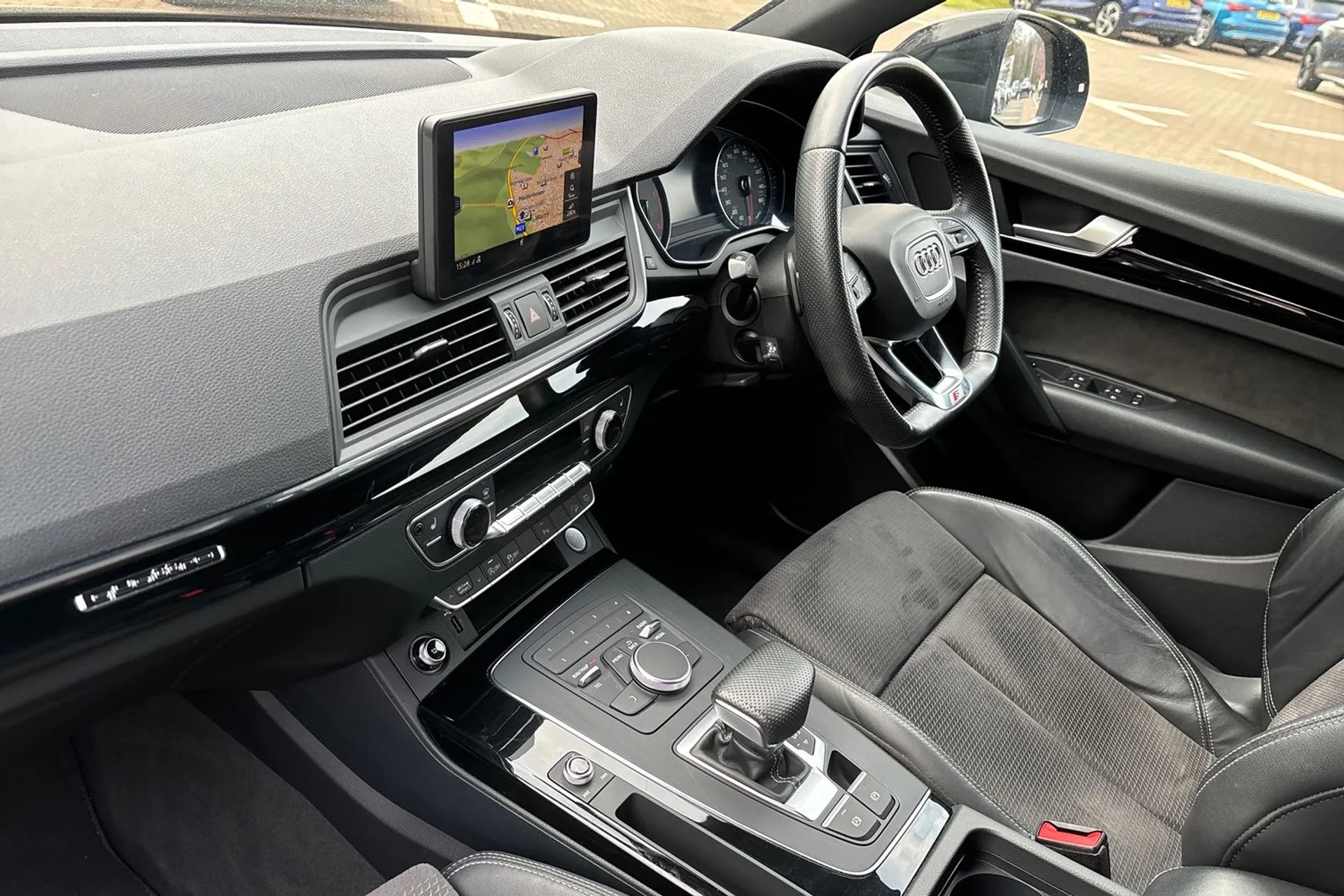 Audi Q5 thumbnail image number 27