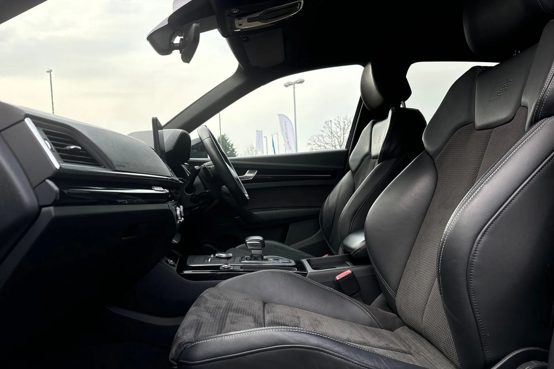 Audi Q5 thumbnail image number 28