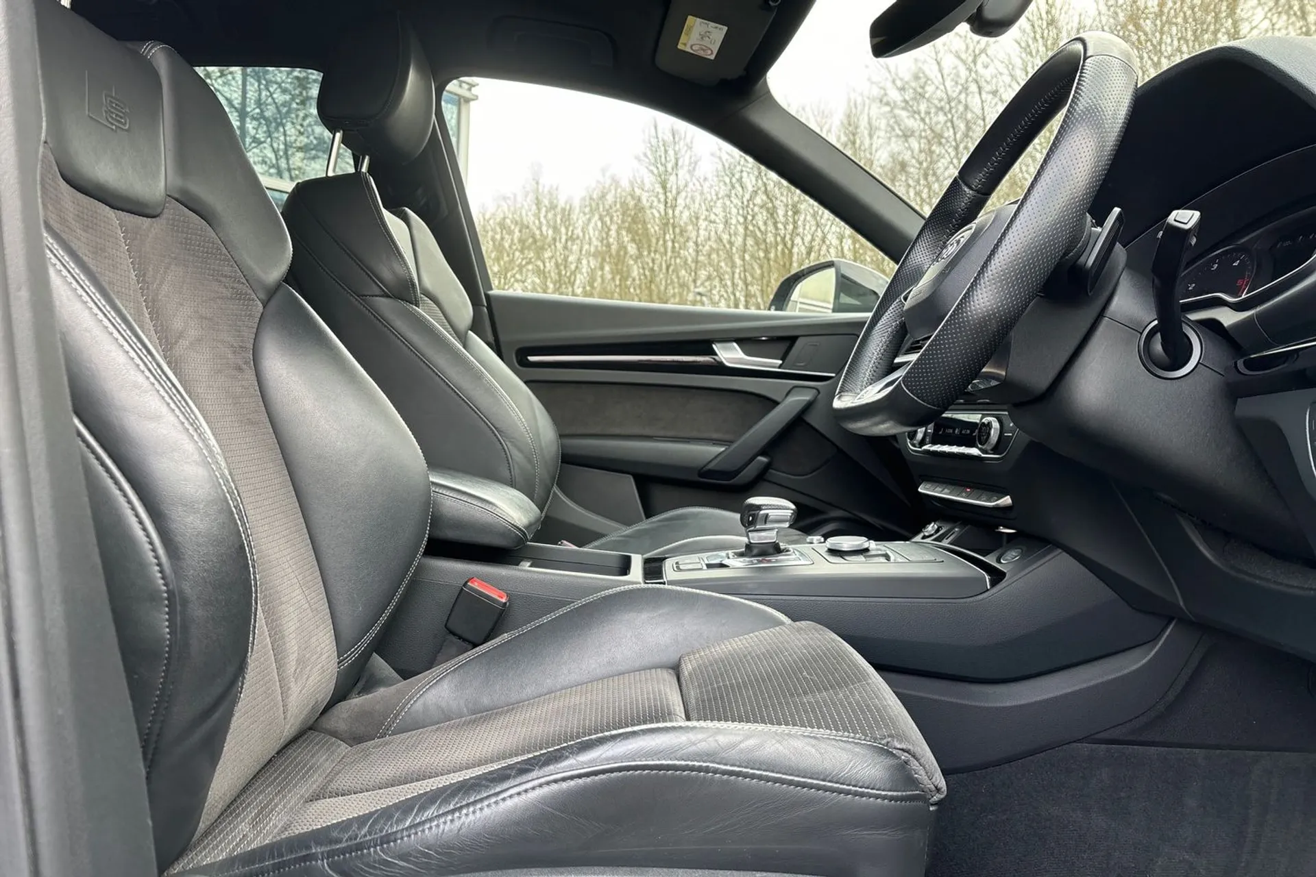Audi Q5 thumbnail image number 25