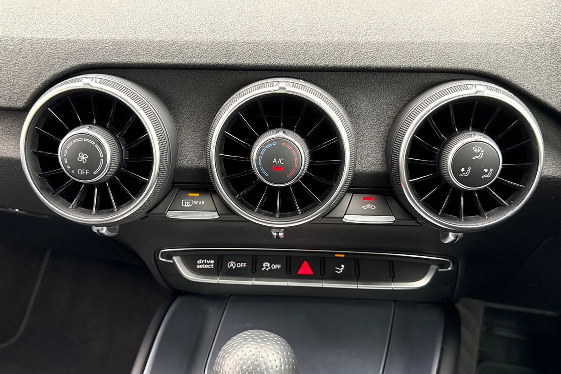 Audi TT thumbnail image number 51