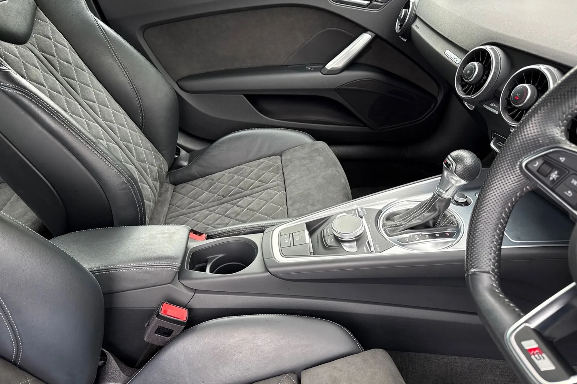 Audi TT thumbnail image number 46