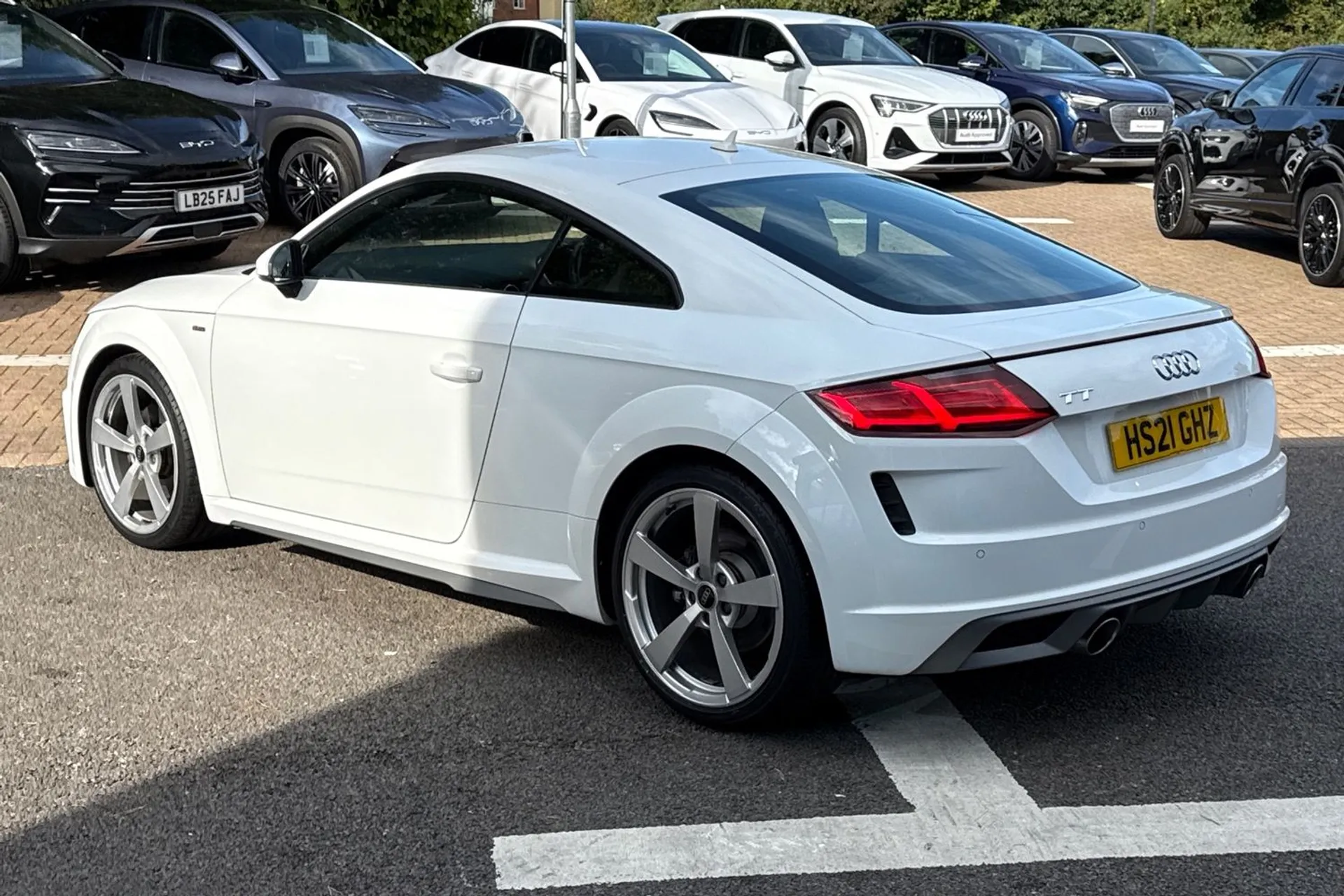 Audi TT thumbnail image number 6