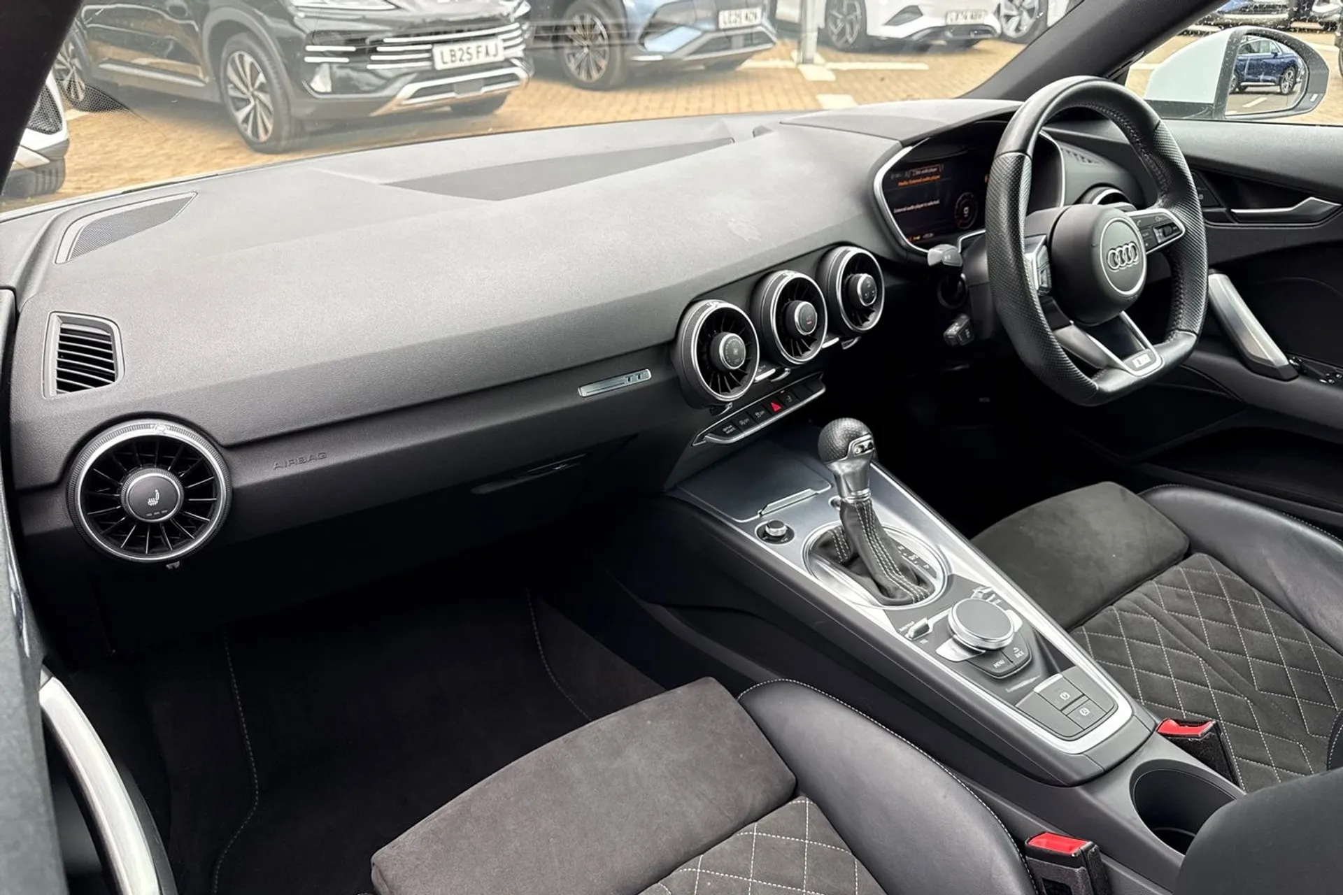 Audi TT thumbnail image number 7