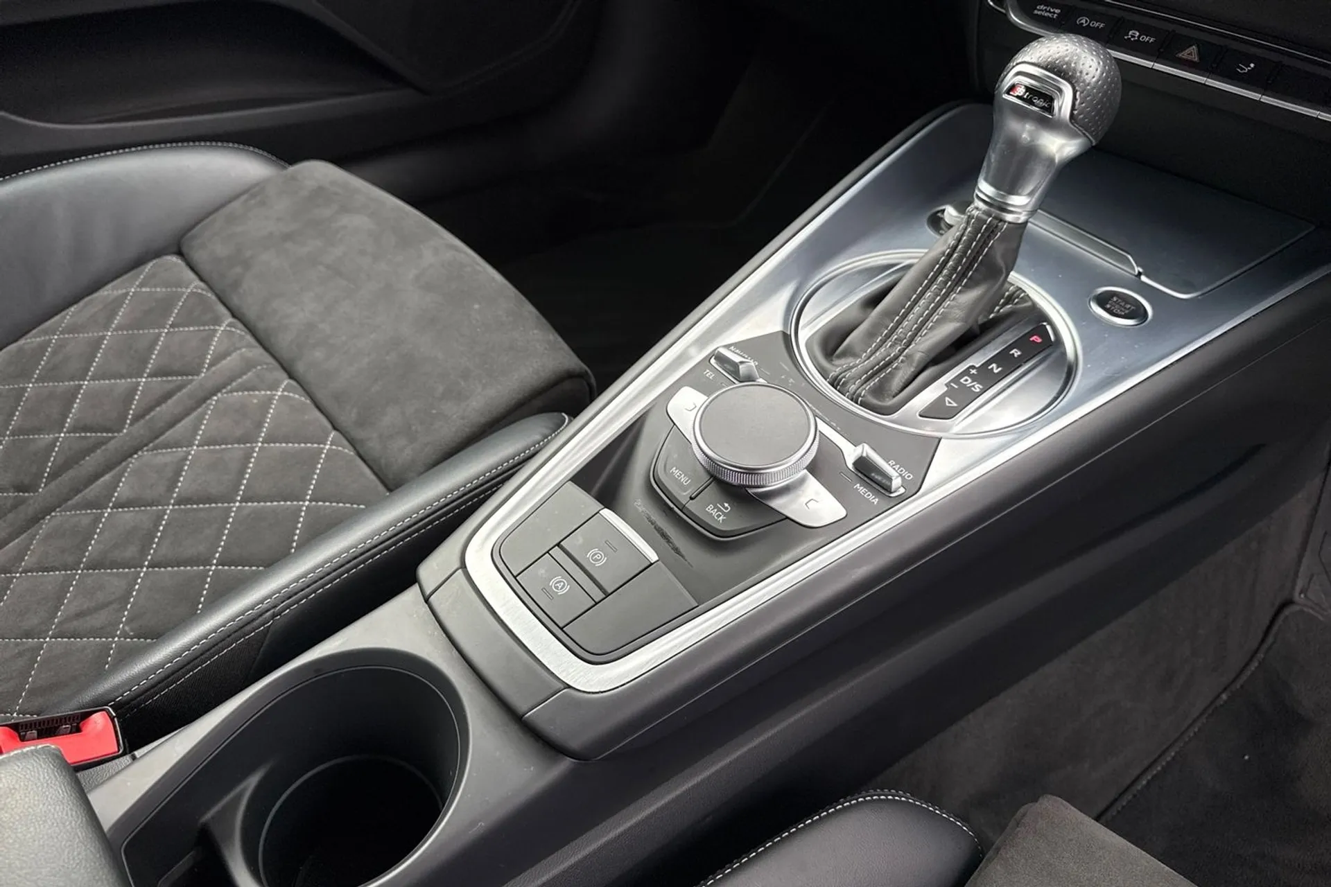 Audi TT thumbnail image number 47